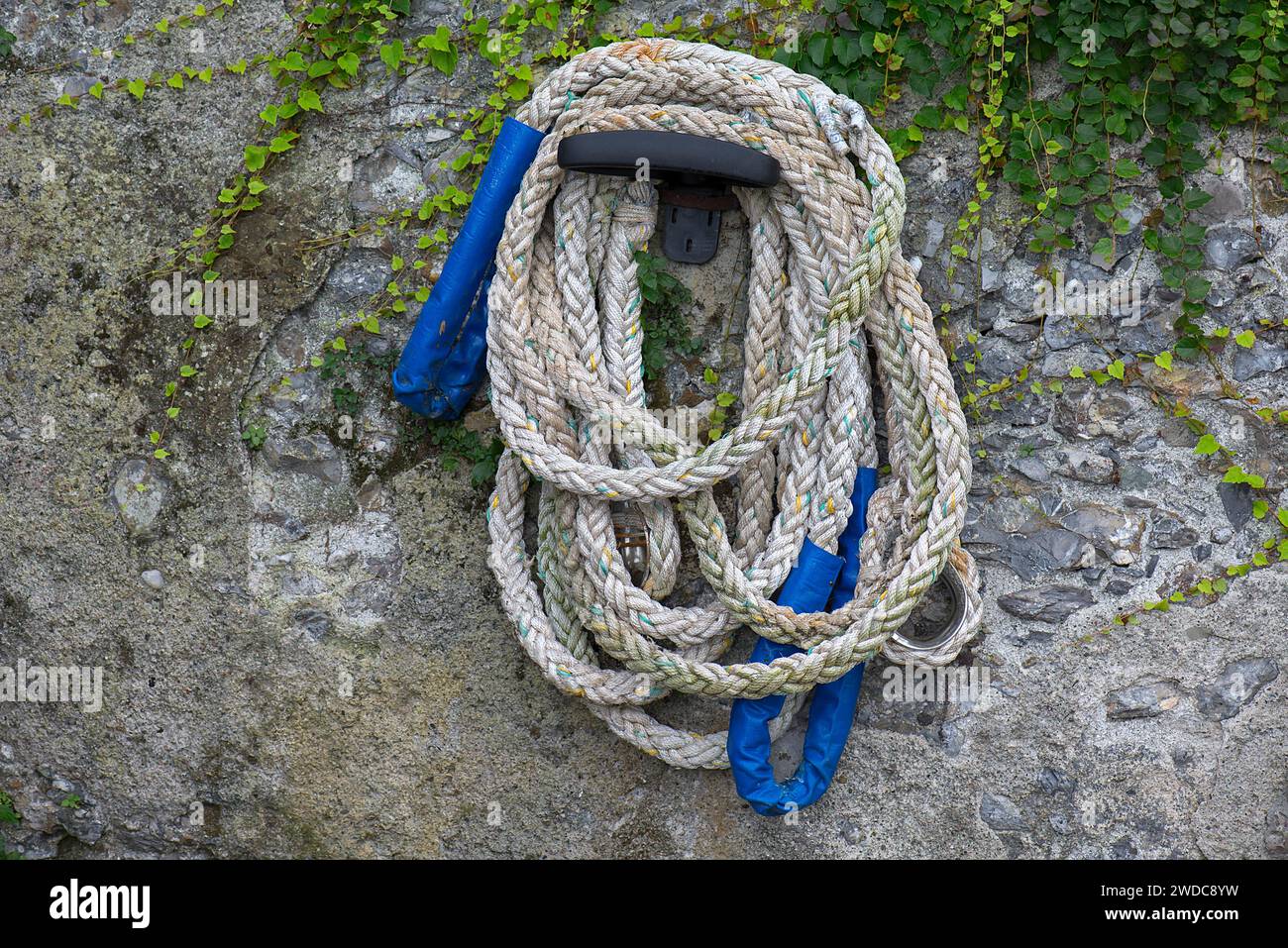 Anchor rope hi-res stock photography and images - Alamy
