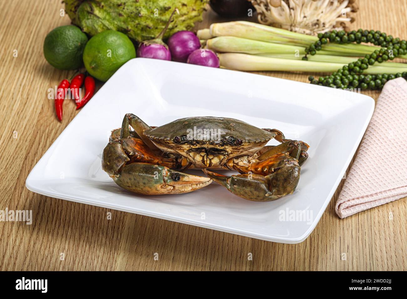 Delicous fresh raw uncooked crab in the bowl Stock Photo Alamy