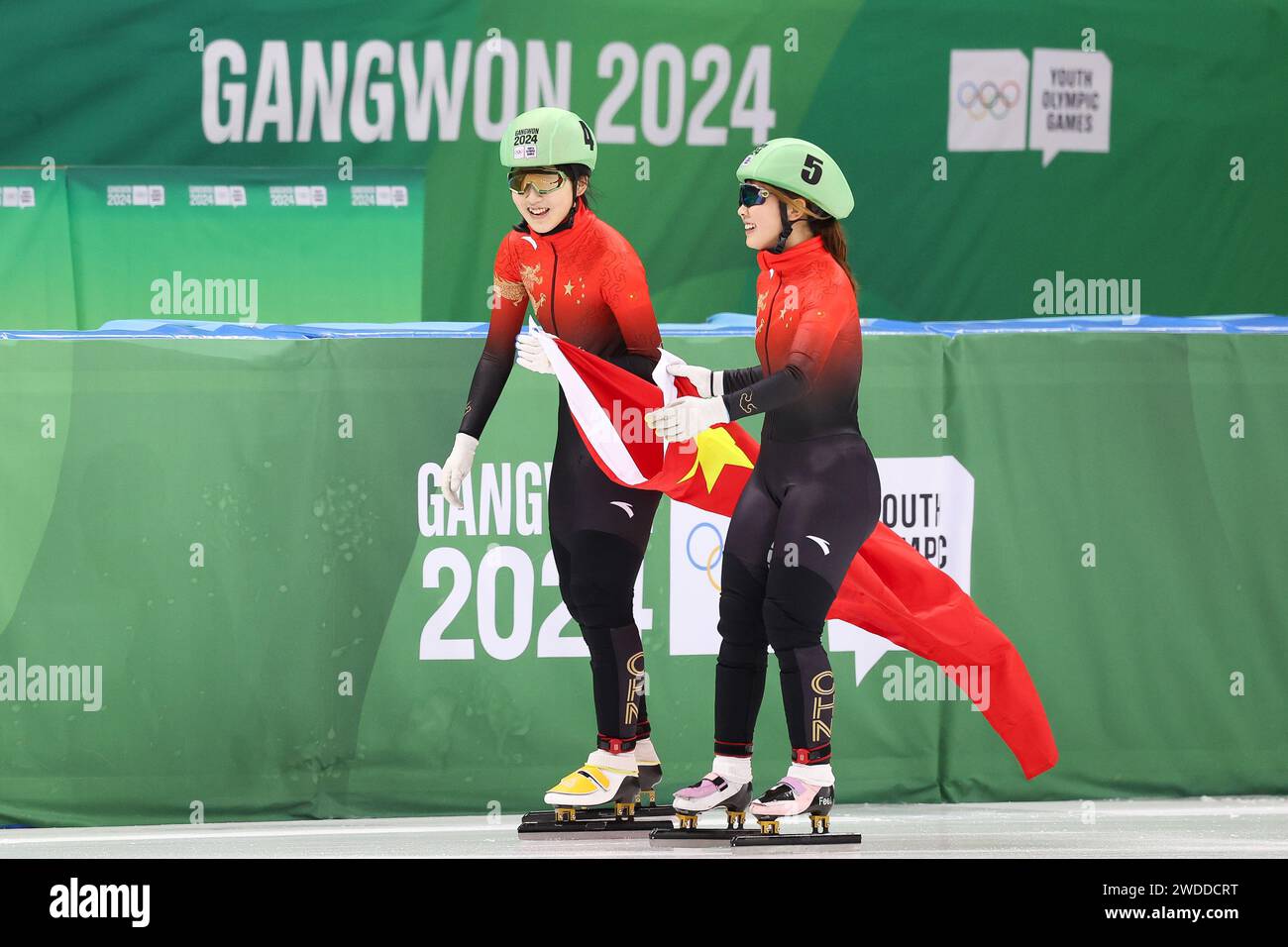 Gangneung, South Korea. 20th Jan, 2024. Yang Jingru (R) and Li Jinzi of