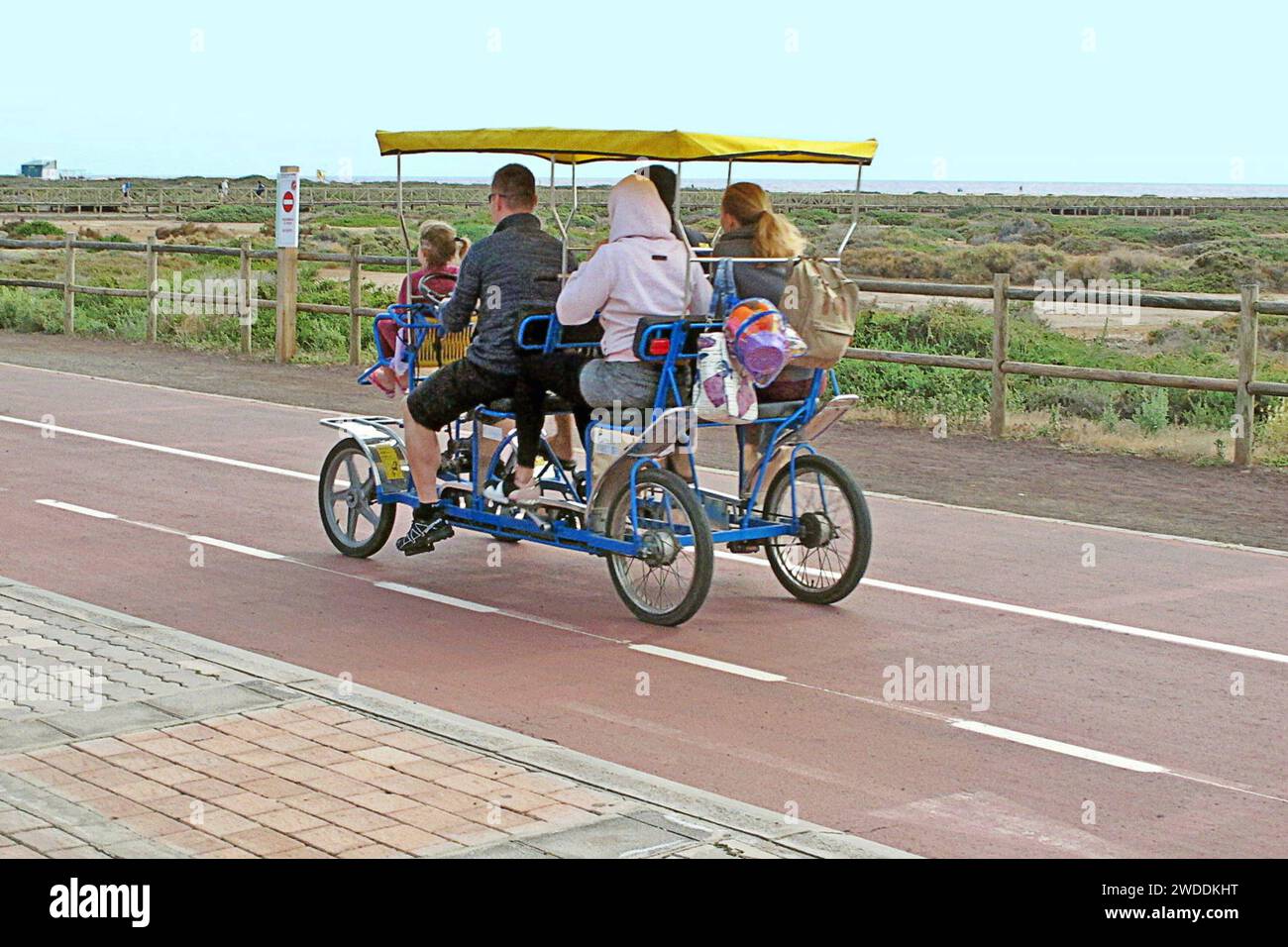 Bicycle carriage hi res stock photography and images Alamy