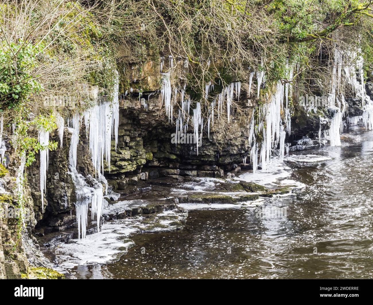 Winter Aysgarth Falls Hi res Stock Photography And Images Alamy