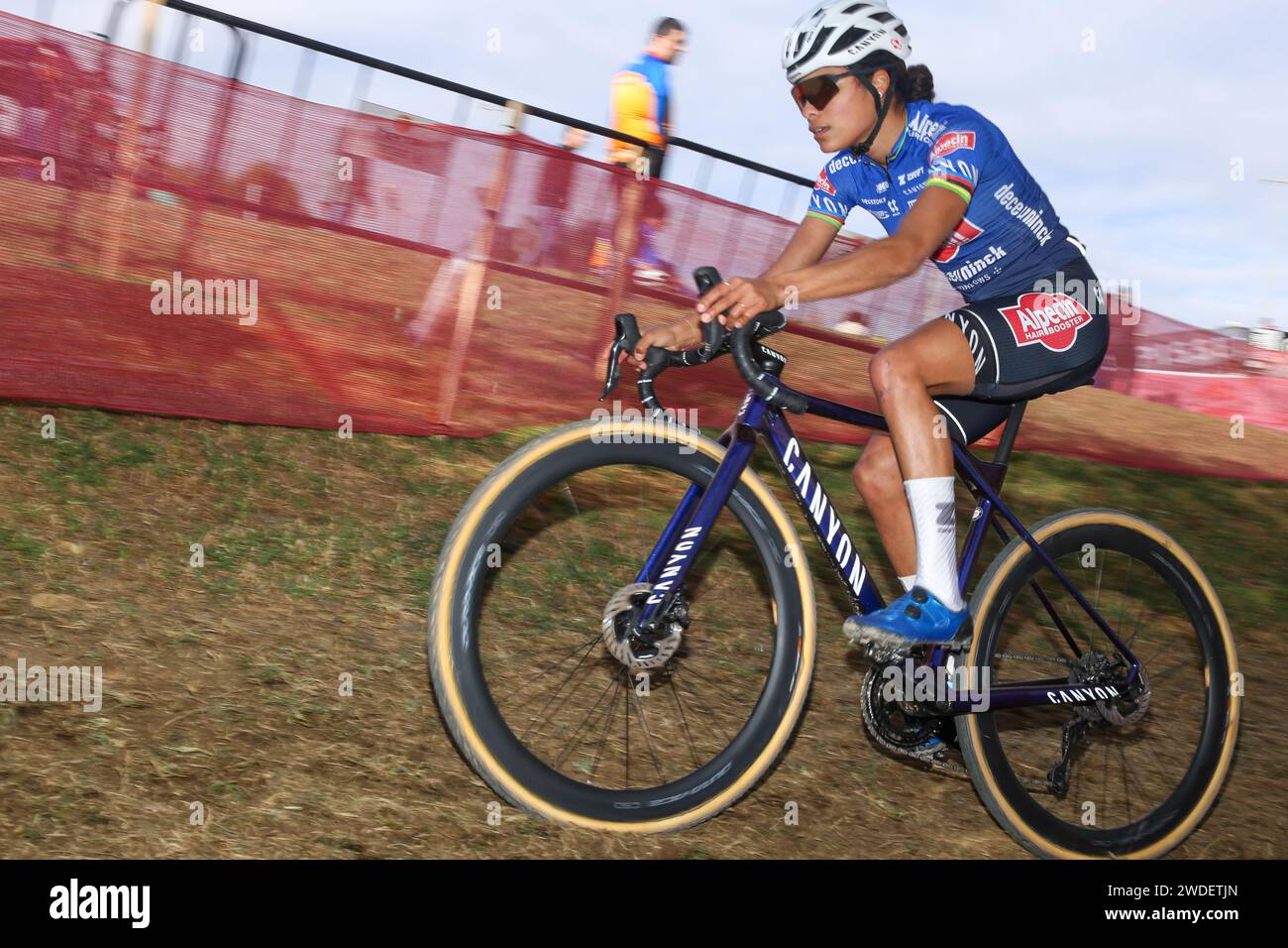 Benidorm, Spain, 20th January, 2024: The cyclist of Alpecin-Deceuninck, Ceylin del Carmen Alvarado during the official training of the 2024 UCI Cyclo-Cross World Cup - Benidorm, on January 20, 2024, at Parque Foiotes, in Benidorm, Spain. Credit: Alberto Brevers / Alamy Live News. Stock Photo