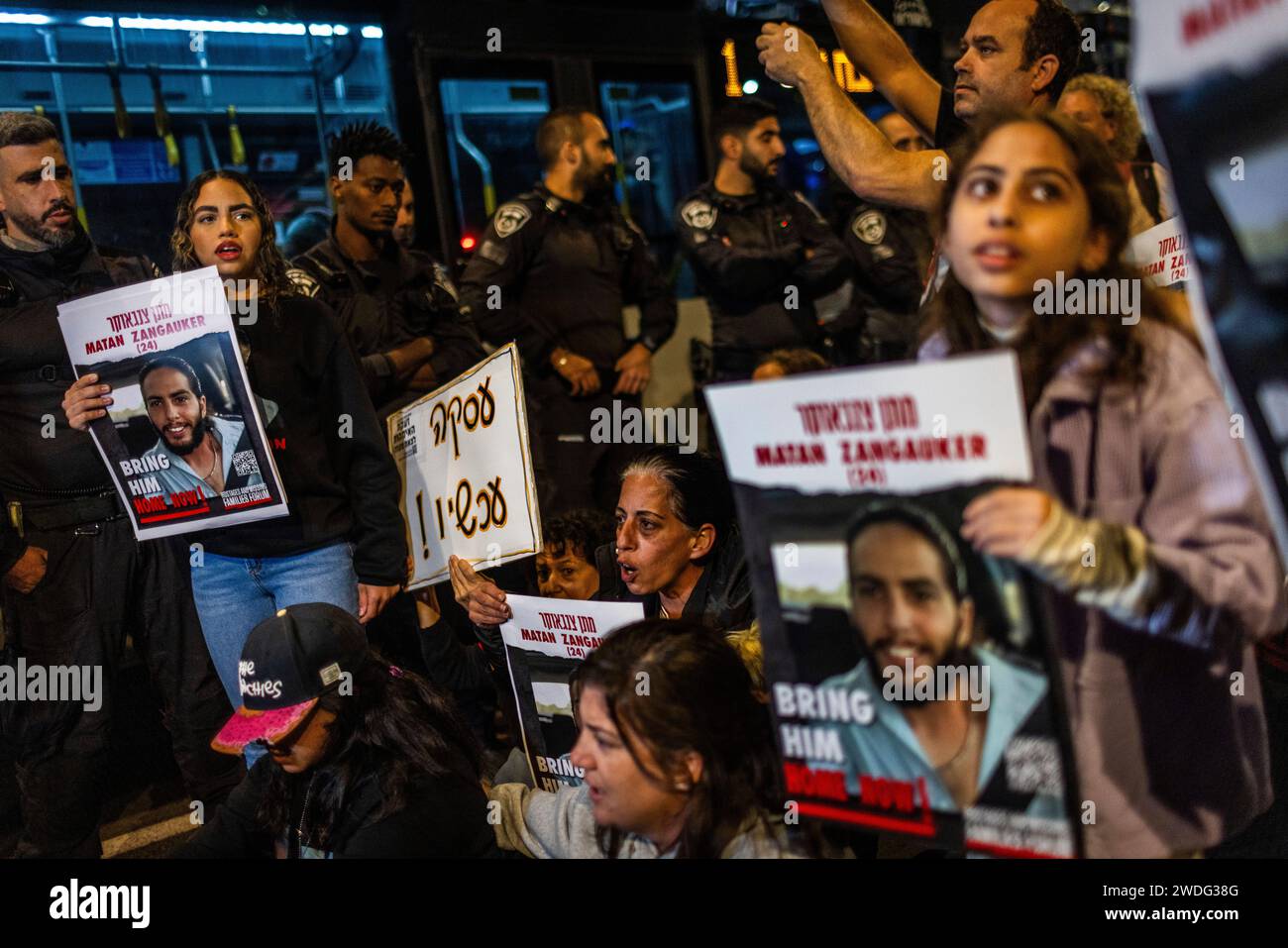 Tel Aviv Israel 20th Jan 2024 Protesters Block Road During A   Tel Aviv Israel 20th Jan 2024 Protesters Block Road During A Protest Calling For Immediate Release Of All The Israeli Hostages In Gaza Credit Ilia Yefimovichdpaalamy Live News 2WDG38G 