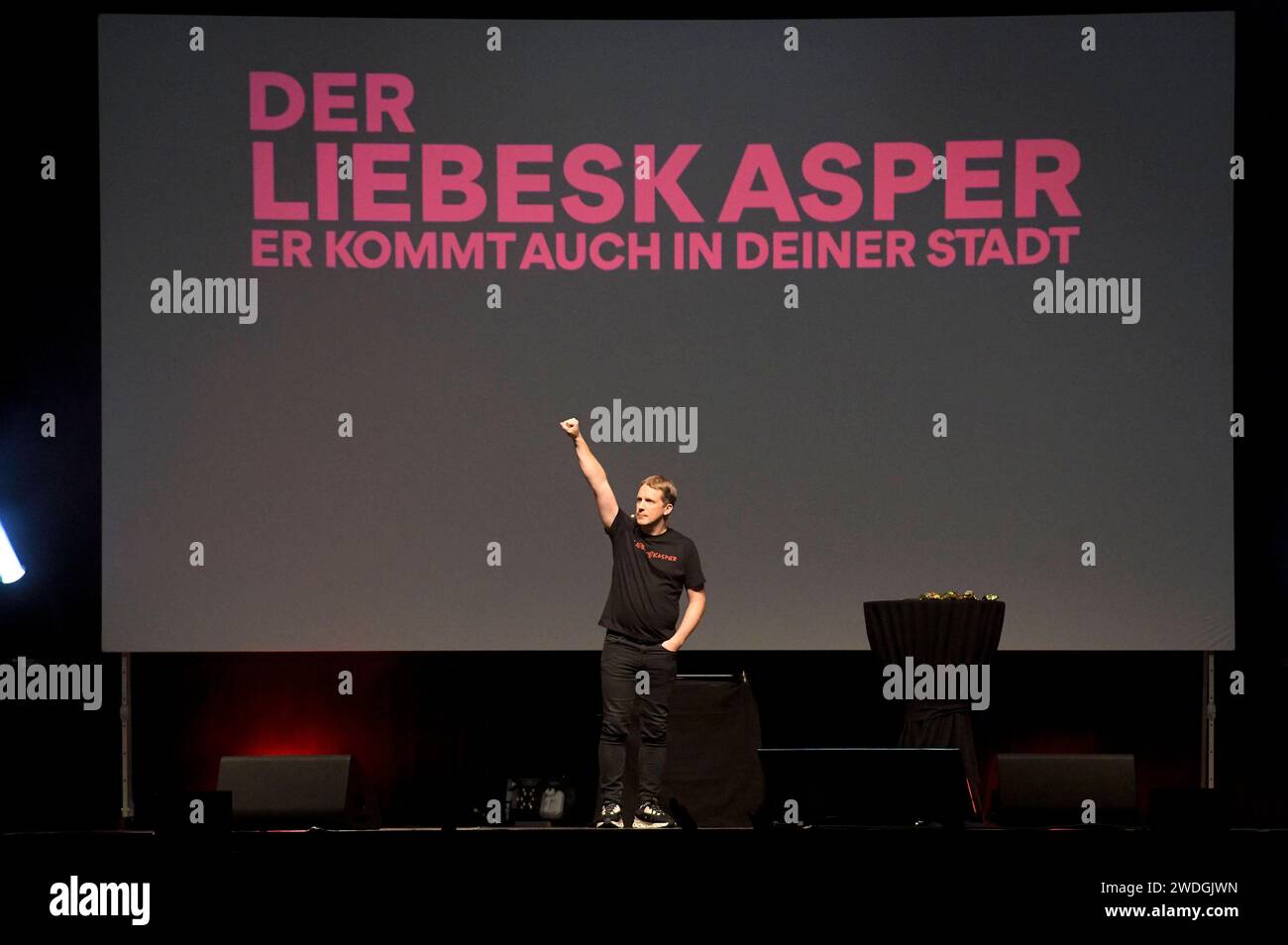  Oliver Pocher mit seiner Show Liebeskasper live in der Swiss Life Hall Motiv 
