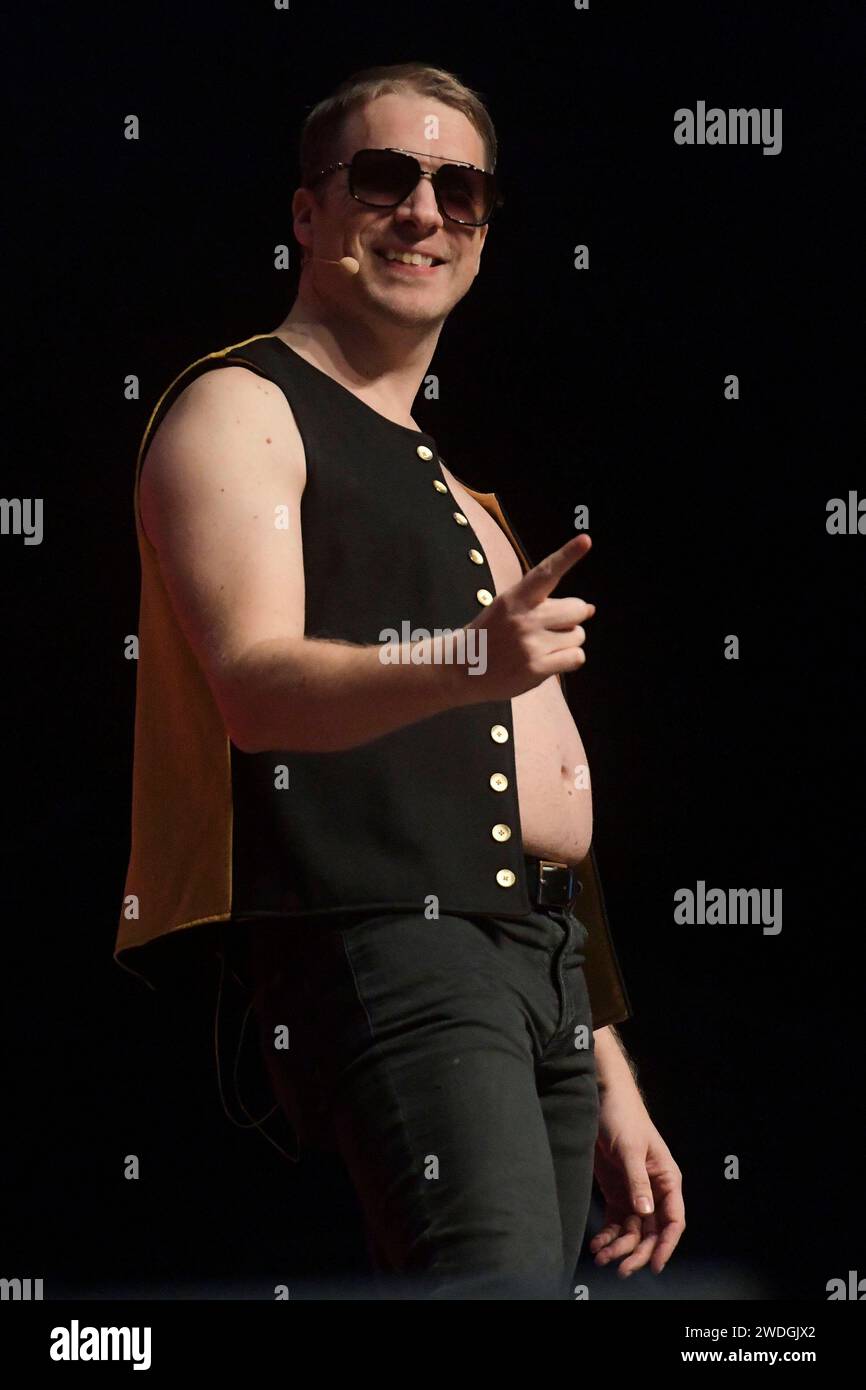  Oliver Pocher mit seiner Show Liebeskasper live in der Swiss Life Hall Motiv 