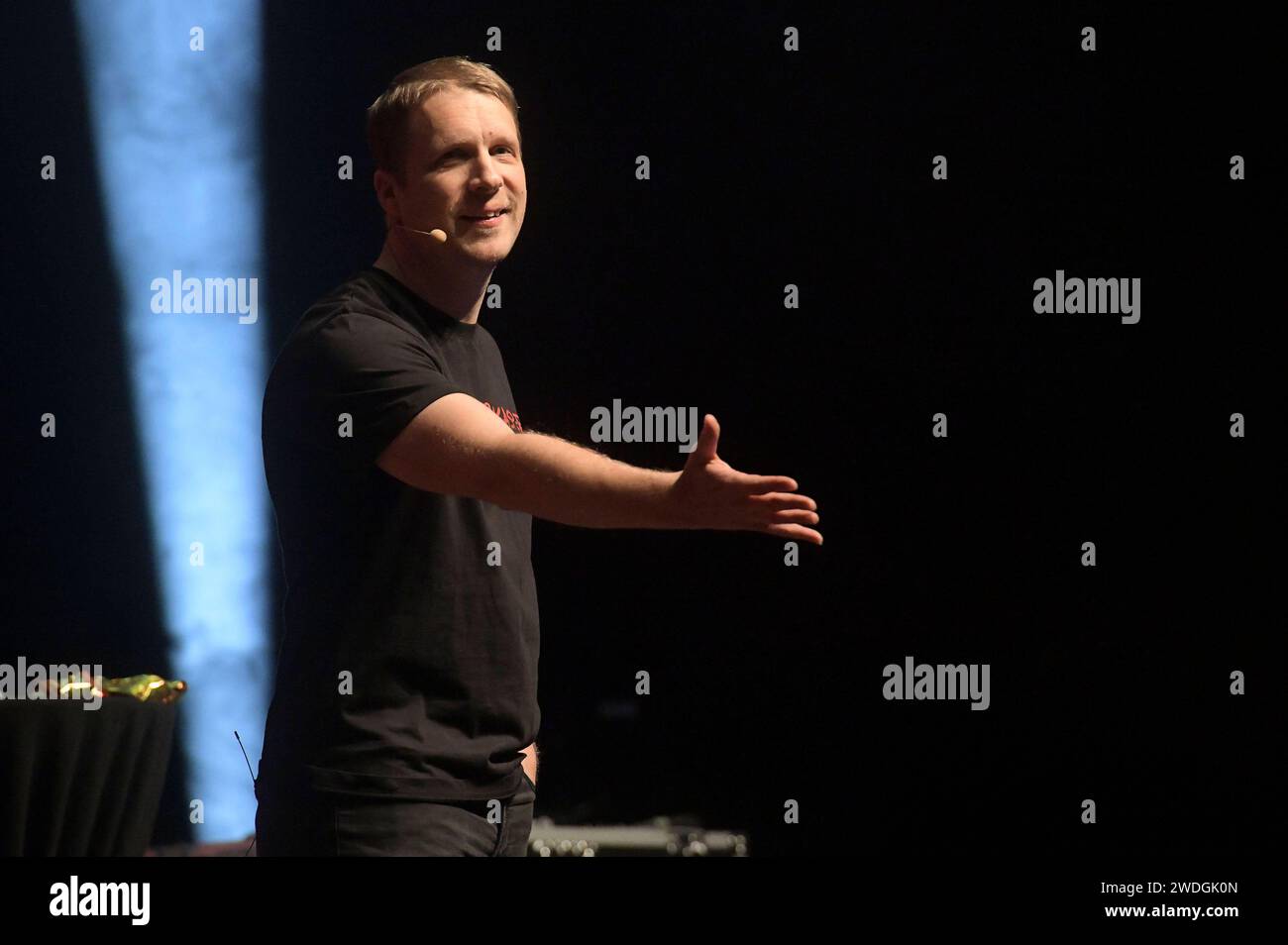  Oliver Pocher mit seiner Show Liebeskasper live in der Swiss Life Hall Motiv 