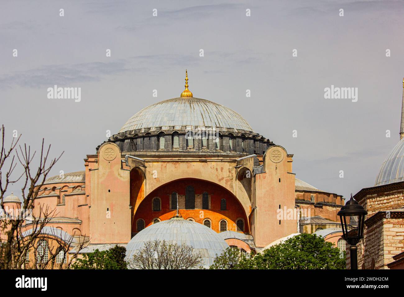 Bosphorus Beauty: Istanbul's Homes and Mosques Along the Bosphorus