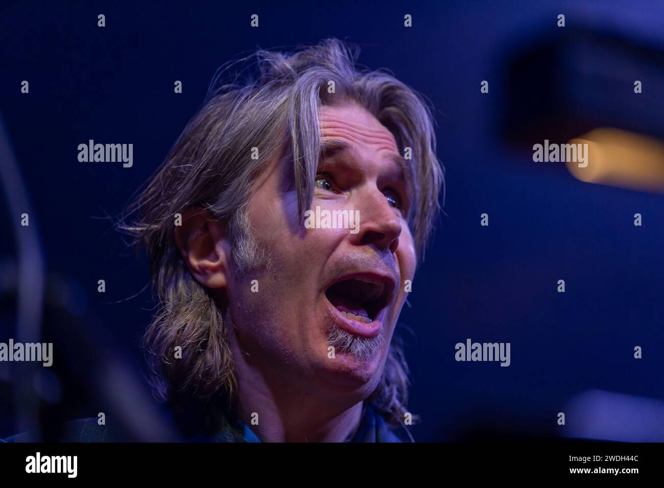 Glasgow, Scotland. 20th Jan 2024. Justin Currie jokes on stage during