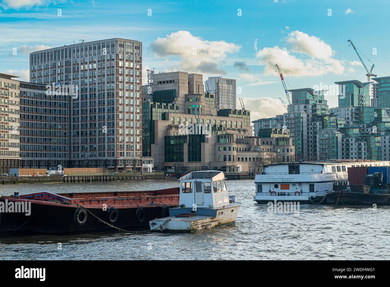 The SIS Building, also called the MI6 Building, at Vauxhall Cross houses the headquarters of the Secret Intelligence Service Stock Photo