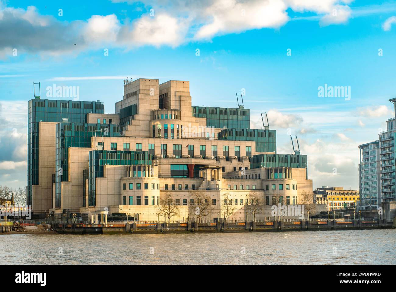 The SIS Building, also called the MI6 Building, at Vauxhall Cross houses the headquarters of the Secret Intelligence Service Stock Photo
