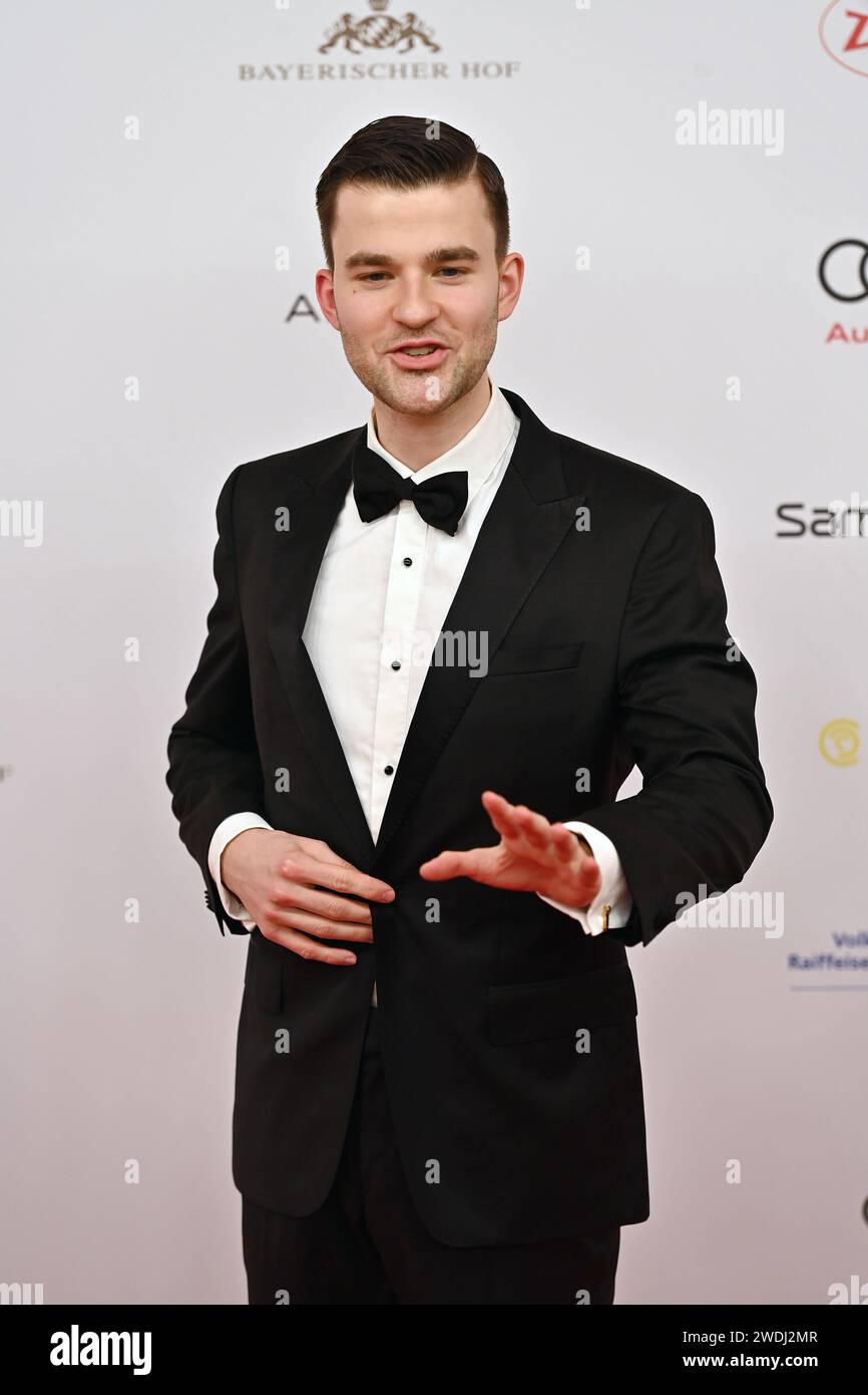 Patrick Patrick Moelleken Schauspieler, Einzelbild,angeschnittenes Einzelmotiv,Halbfigur,halbe Figur, 48.Deutscher Filmball, Roter Teppich,Red Carpet,am 20.01.2024 im H o t e l B a y e r i s c h e r H o f, M u e n c h e n. Sven Simon Fotoagentur GmbH & Co. Pressefoto KG Prinzess-Luise-Str. 41 45479 M u e l h e i m / R u h r Tel. 0208/9413250 Fax. 0208/9413260 GLS Bank BLZ 430 609 67 Kto. 4030 025 100 IBAN DE75 4306 0967 4030 0251 00 BIC GENODEM1GLS www.svensimon.net *** Patrick Patrick Moelleken Actor , single picture,cropped single motif,half figure,half figure, 48 German Film Ball, Red Carpe Stock Photo