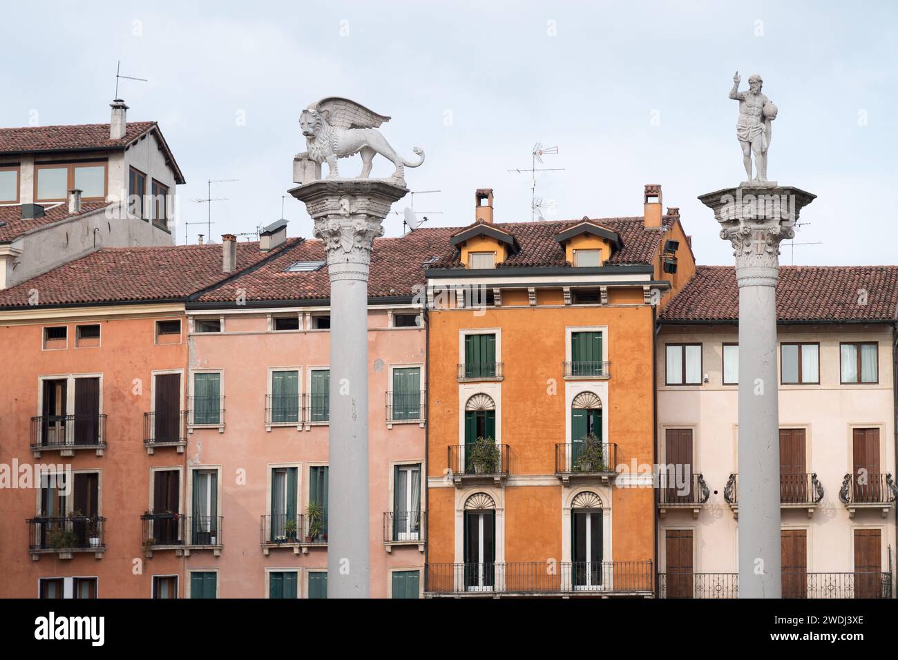Leone di San Marco and Il Redentore (Lion of Saint Mark and Redeemer statues) on Piazza dei Signori in historic centre of Vicenza, Province of Vicenza Stock Photo