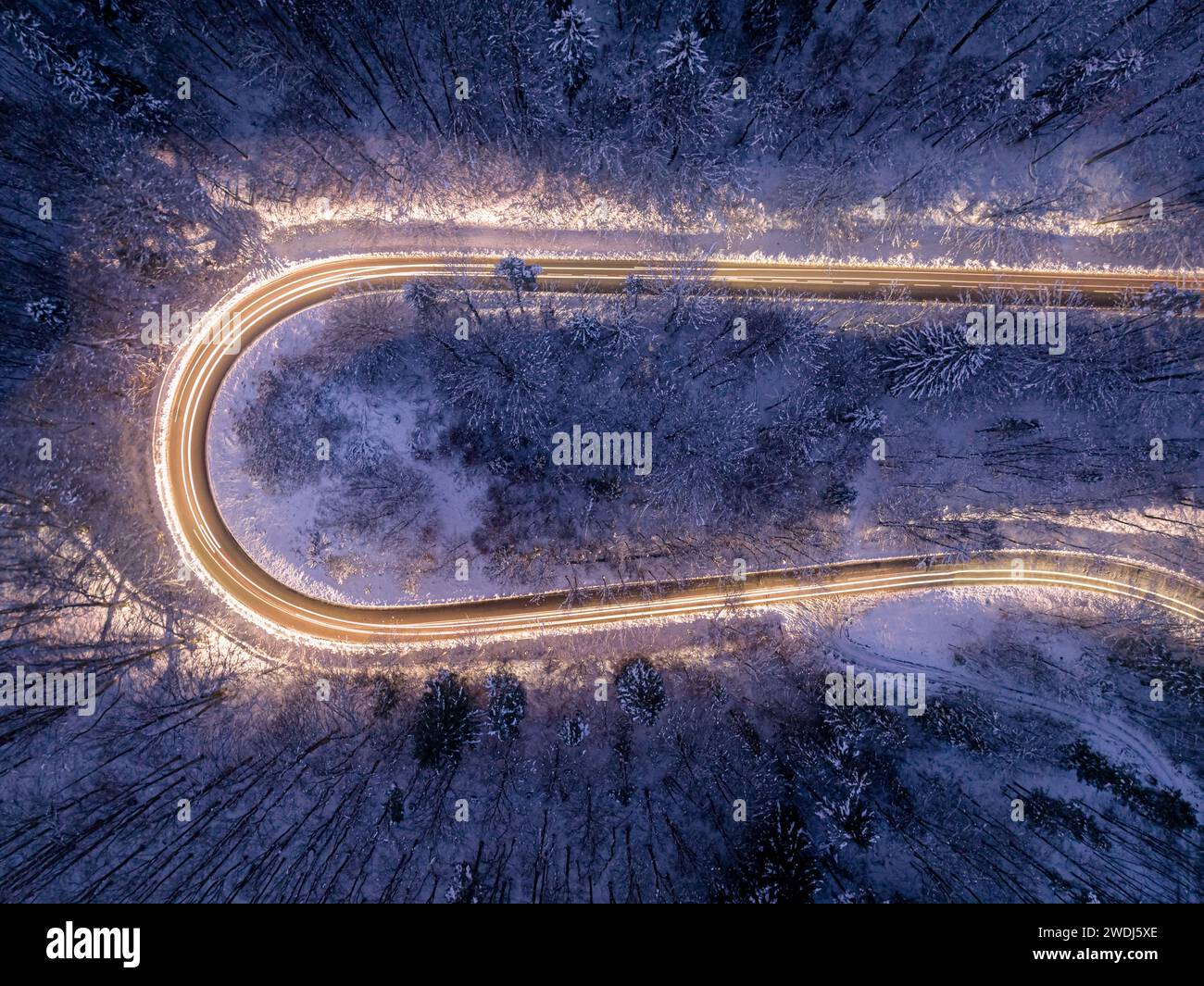 Long exposure car headlights hi-res stock photography and images - Alamy