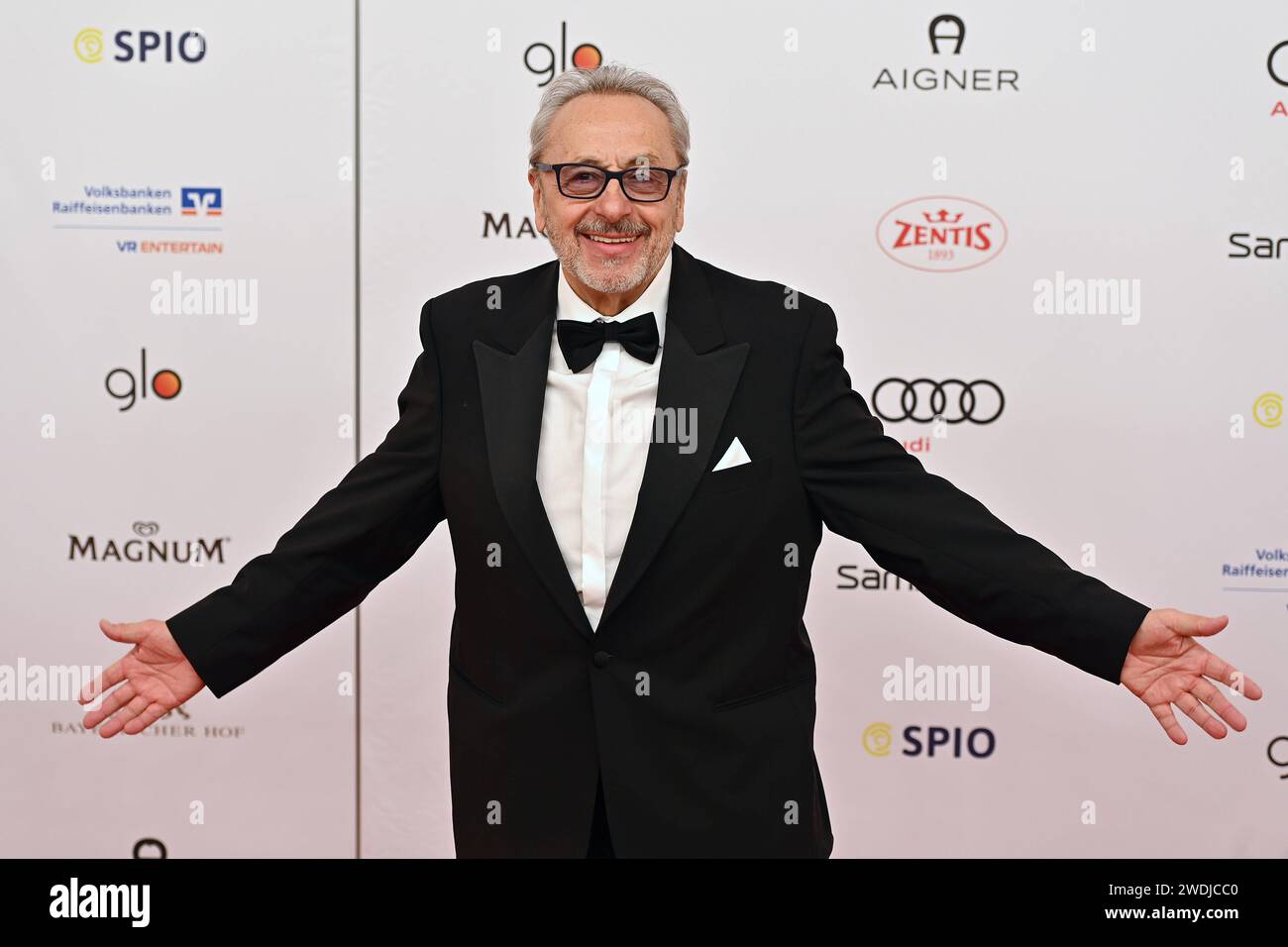 Wolfgang STUMPH Schauspieler, Einzelbild,angeschnittenes Einzelmotiv, Halbfigur,halbe Figur, 48.Deutscher Filmball, Roter Teppich,Red Carpet,am 20.01.2024 im H o t e l B a y e r i s c h e r H o f, M u e n c h e n. Sven Simon Fotoagentur  -  *** Wolfgang STUMPH Actor , single picture,cropped single motif, half figure,half figure, 48 German Film Ball, Red Carpet,Red Carpet,on 20 01 2024 in the H o t e l B a y e r i s h o f, M u e n c h e n Sven Simon Fotoagentur GmbH Co Pressefoto KG Prinzess Lu Stock Photo