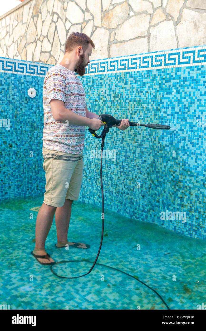Service and maintenance of the pool. Dirty pool, Cleaning the pool