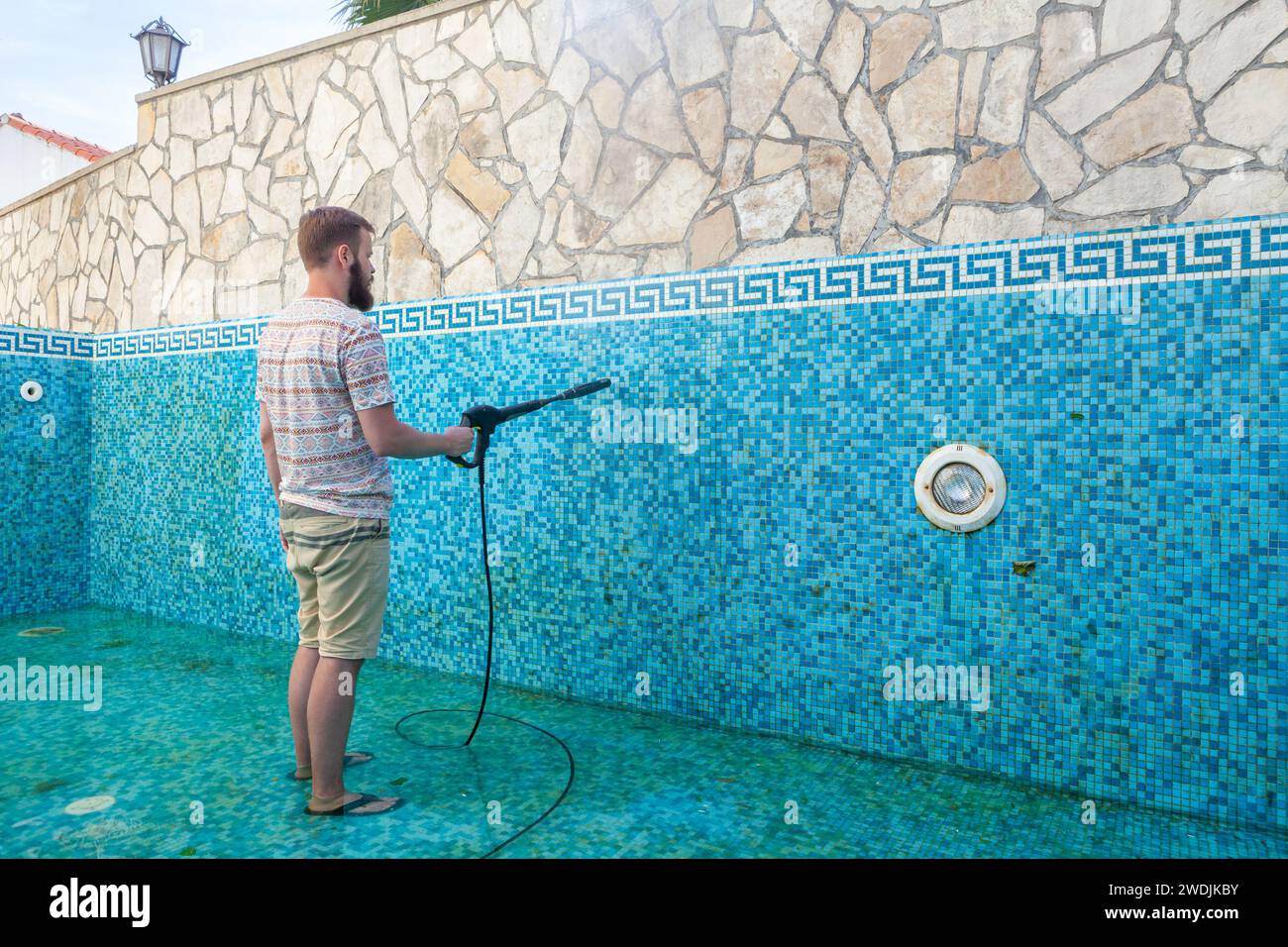 Service and maintenance of the pool. Dirty pool, Cleaning the pool