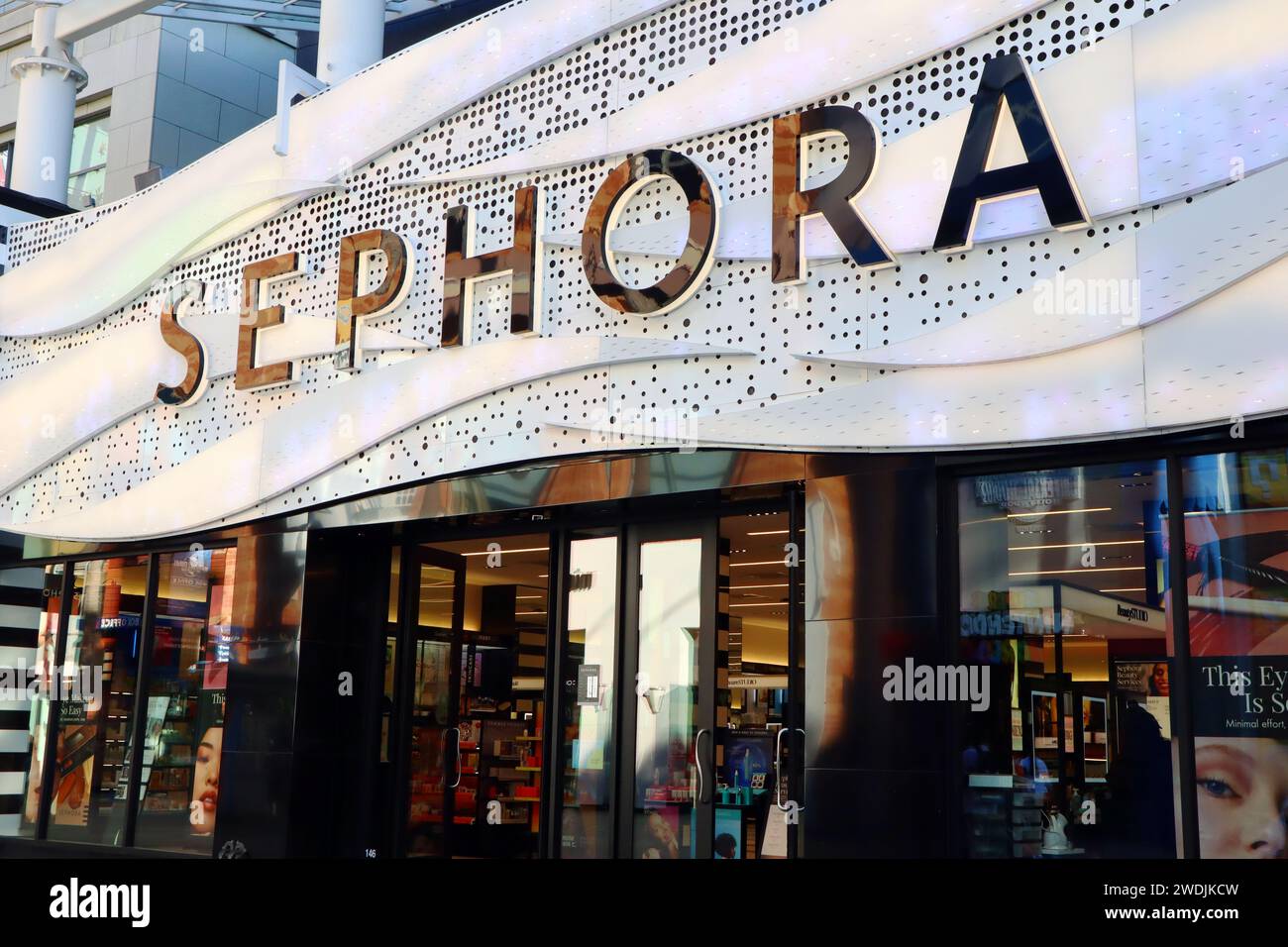 Facade of sephora cosmetics store hi-res stock photography and images ...