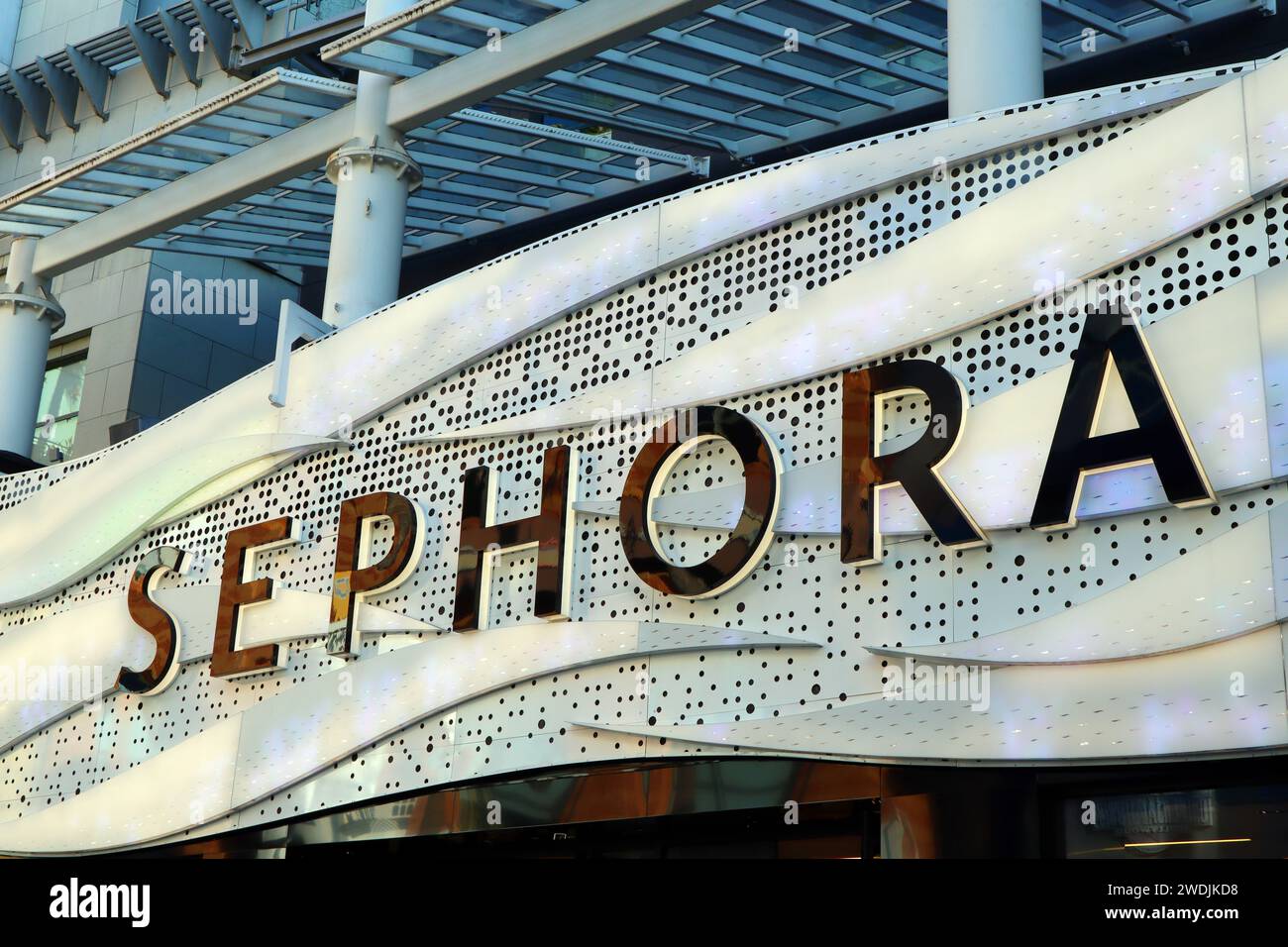 Facade of sephora cosmetics store hi-res stock photography and images ...