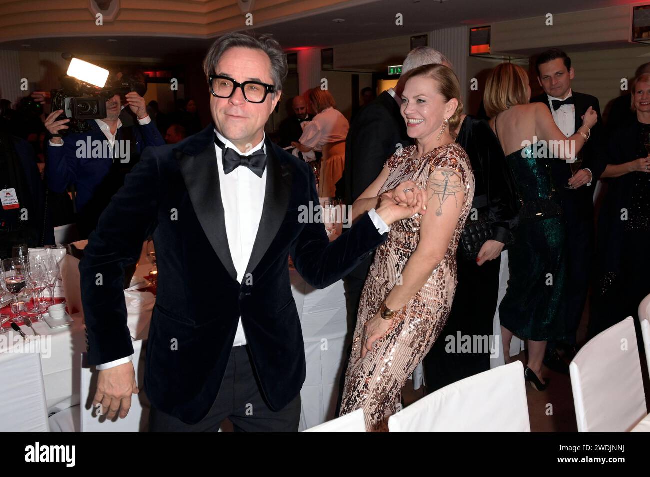 Jan Josef Liefers mit Ehefrau Anna Loos beim 48. Deutschen Filmball 2024 im Hotel Bayerischer Hof. München, 20.01.2024 *** Jan Josef Liefers with wife Anna Loos at the 48 German Film Ball 2024 at the Hotel Bayerischer Hof Munich, 20 01 2024 Foto:xF.xKernx/xFuturexImagex filmball 4535 Stock Photo