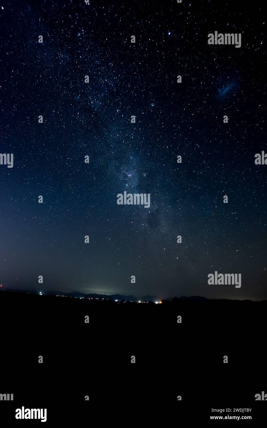 Milky way over desert hi-res stock photography and images - Alamy
