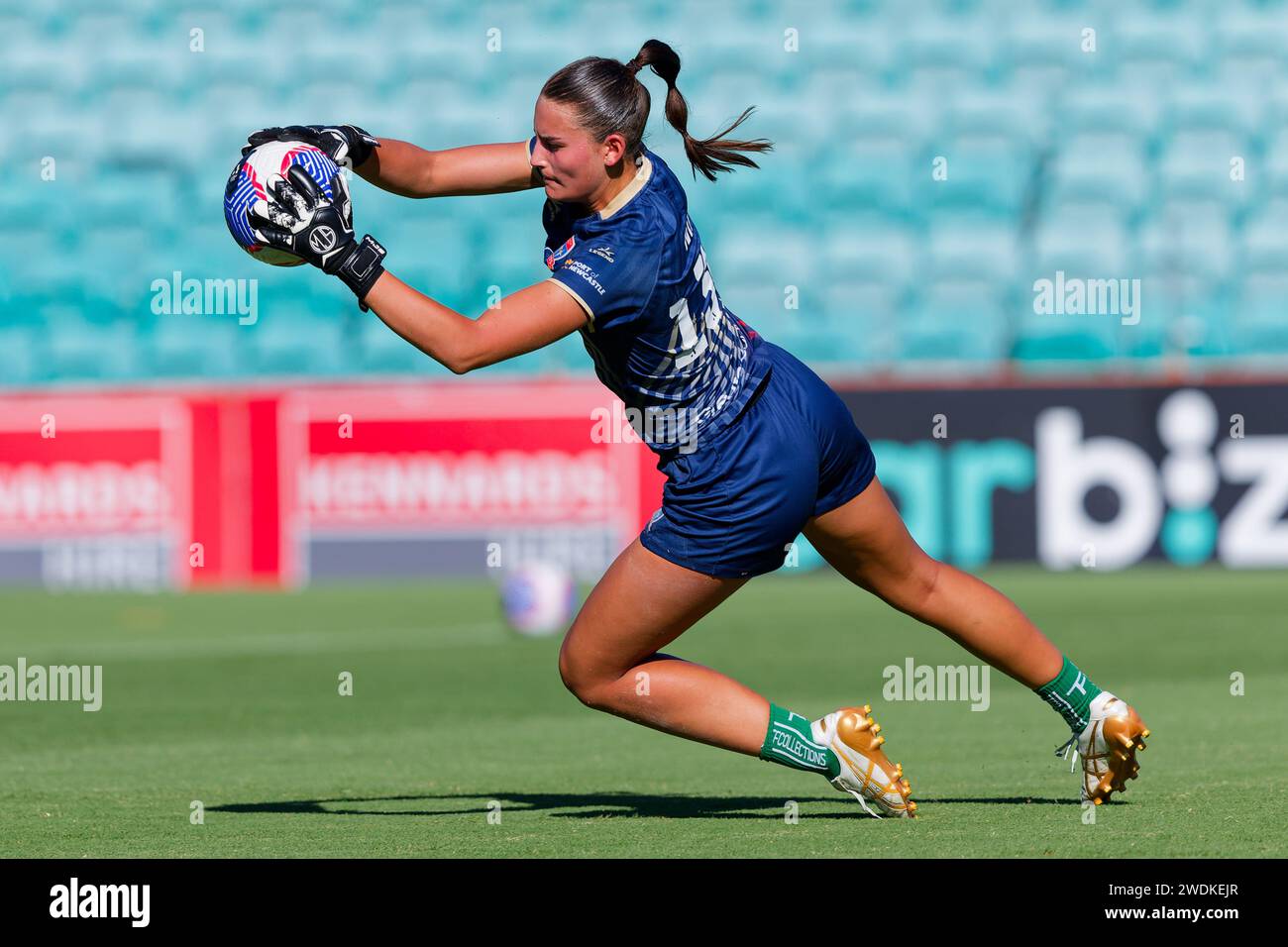 Sydney, Australia. 21st Jan, 2024. Isobel Nino of Newcastle Jets warms up before the A-League Women Rd13 match between Sydney FC and Newcastle Jets at Leichhardt Oval on January 21, 2024 in Sydney, Australia Credit: IOIO IMAGES/Alamy Live News Stock Photo