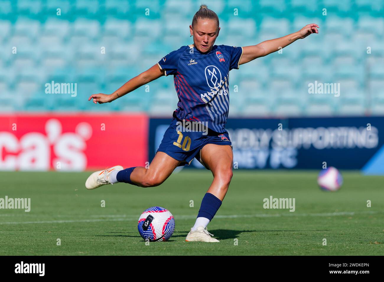 Sydney, Australia. 21st Jan, 2024. Elizabeth Copus-Brown of Newcastle Jets warms up before the A-League Women Rd13 match between Sydney FC and Newcastle Jets at Leichhardt Oval on January 21, 2024 in Sydney, Australia Credit: IOIO IMAGES/Alamy Live News Stock Photo