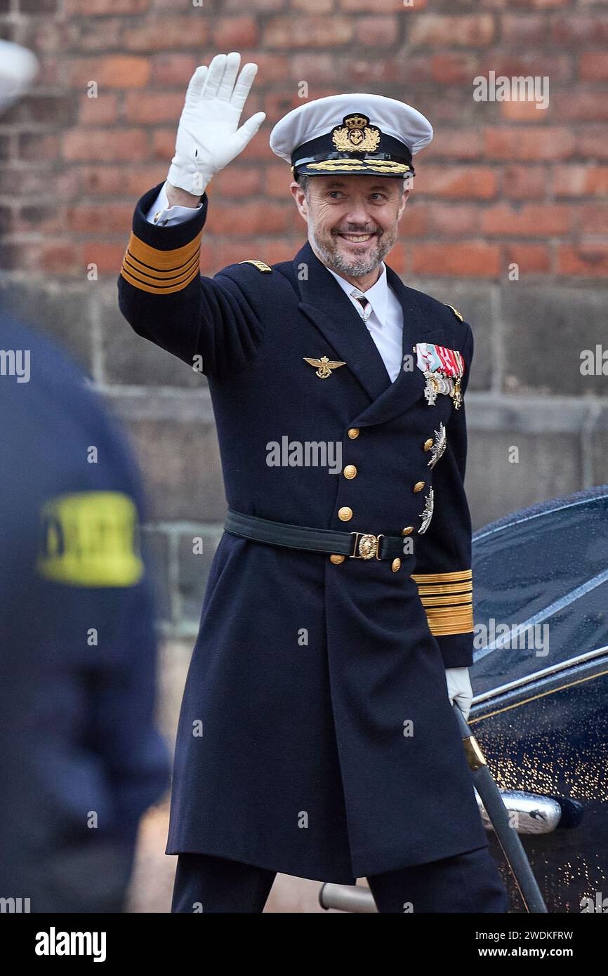 Aarhus Denmark 21st Jan 2024 King Frederik X Greets The Crowd After   Aarhus Denmark 21st Jan 2024king Frederik X Greets The Crowd After A Service On The Occasion Of The Change Of Throne In Denmark In Aarhus Cathedral Sunday January 21 2024 Its The First Public Appearance In Jutland By Denmarks New King And Queen Since The Change Of Throne Last Sunday Credit Ritzaualamy Live News 2WDKFRW 