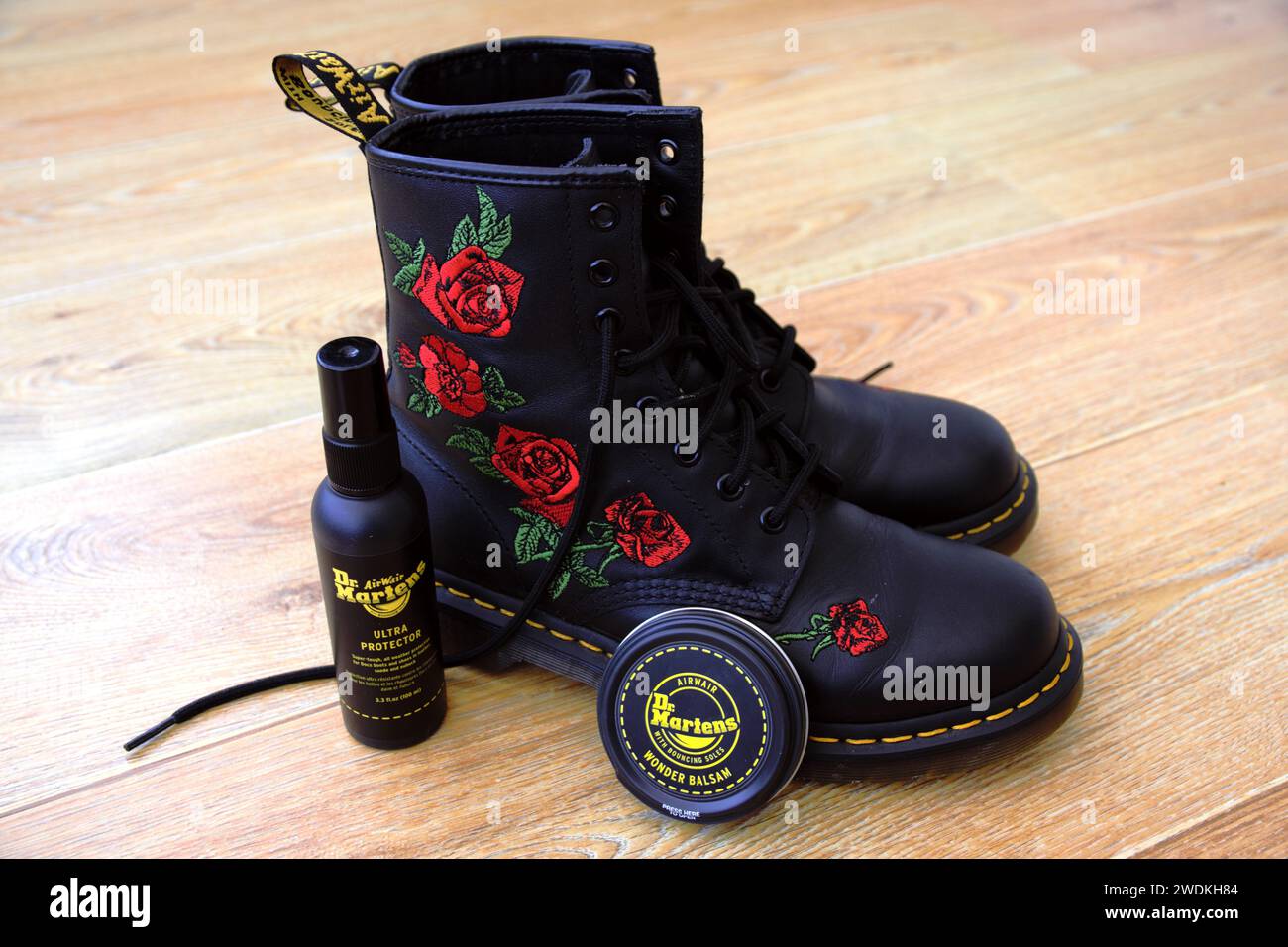 Doc marten punk hi res stock photography and images Alamy