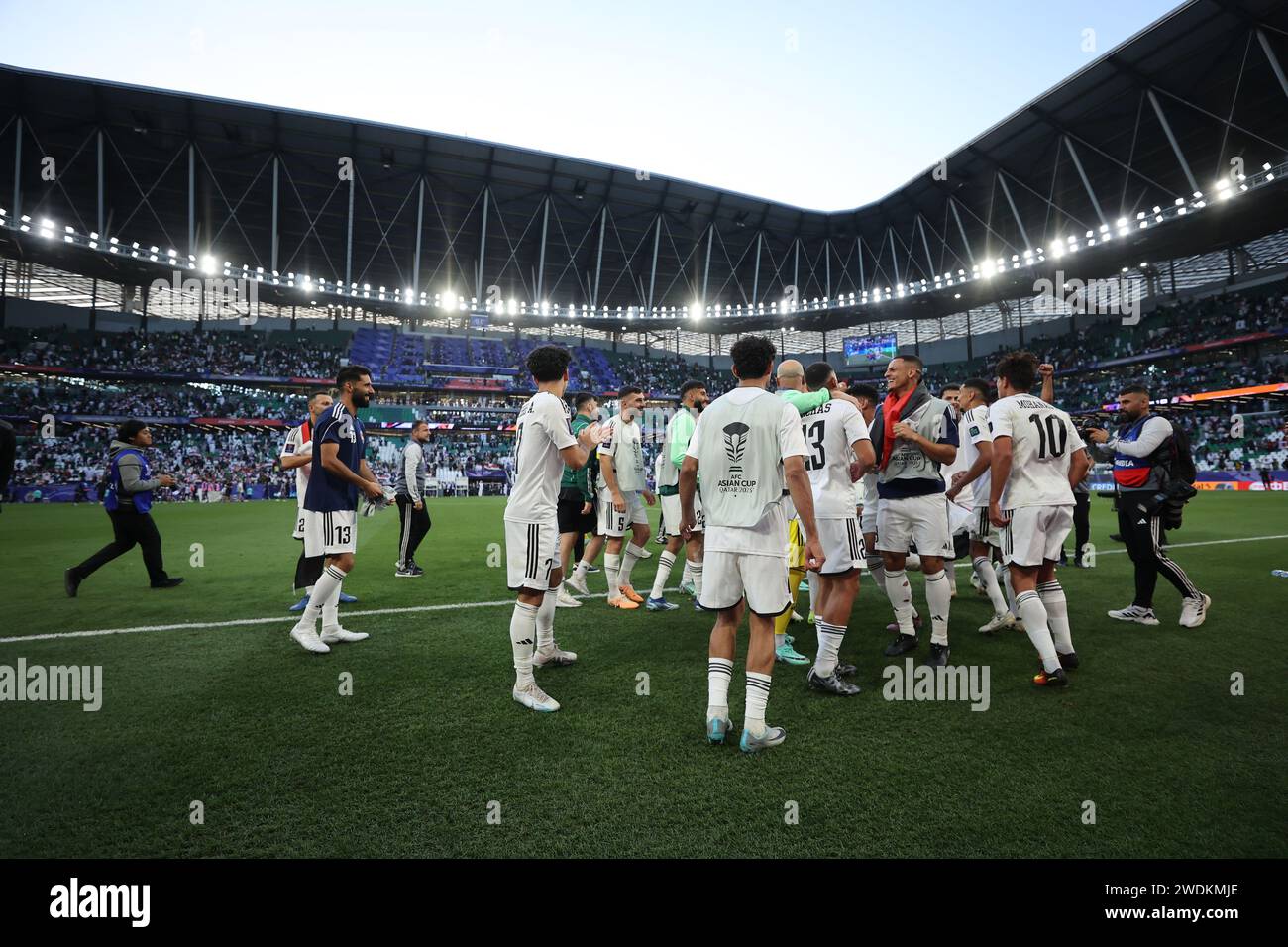 Osama Rashid Iraq soccer players celebrate win hi-res stock photography and images ...