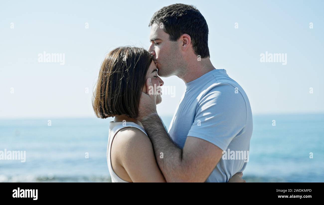 Beautiful Couple Standing Together Kissing Hi res Stock Photography And beautiful-couple-standing-together-kissing-hi-res-stock-photography-and