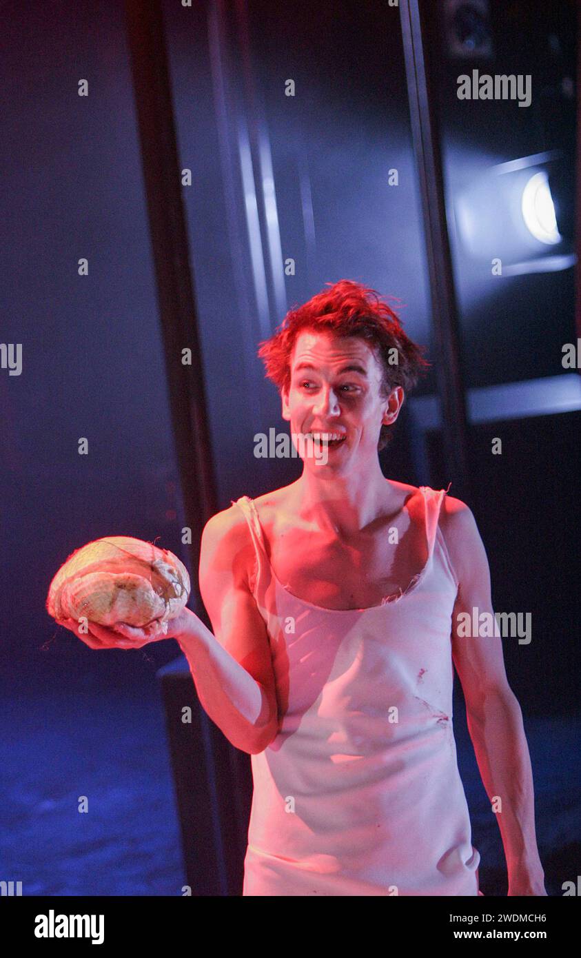 Tobias Menzies (Hamlet) with Yorick in HAMLET by Shakespeare at the Royal Theatre, Northampton, England  22/03/2005  design: Laura Hopkins  lighting: Mark Jonathan  fights: Terry King  director: Rupert Goold Stock Photo