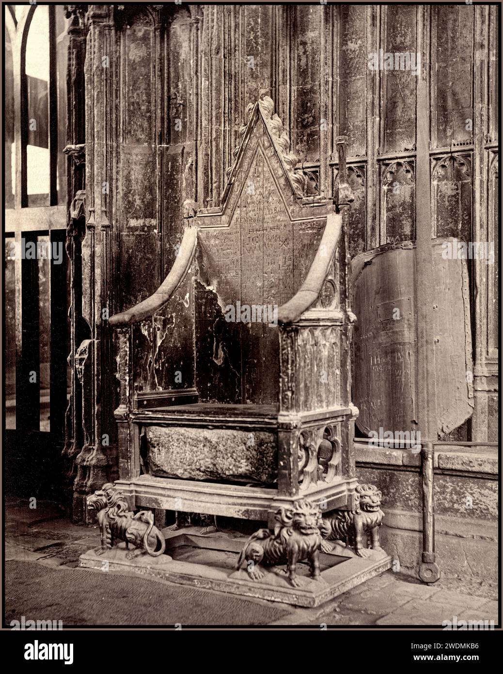 Coronation Chair with Stone of Scone, Westminster Abbey London UK ca. 1875-ca. 1885 (photograph) 1307 (Coronation chair) London, Greater London, England, United Kingdom United Kingdom albumen prints collegiate churches  Westminster Abbey, London, England  Collegiate Church of Saint Peter, Westminster, London, England  Cathedrals Religious interiors thrones ceremonial chairs  ceremonial objects Stone of Scone Stock Photo