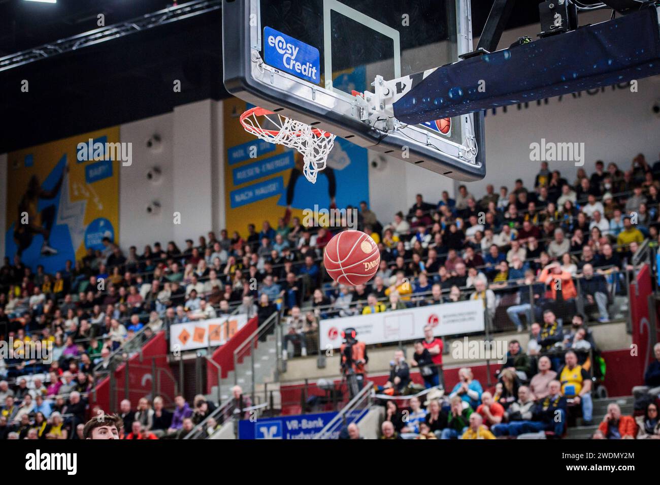Ludwigsburg, Deutschland. 21st Jan, 2024. Basketball durch Korb