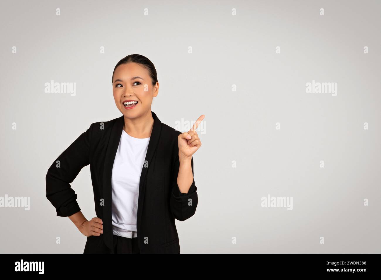 Asian woman pointing upwards hi-res stock photography and images - Alamy