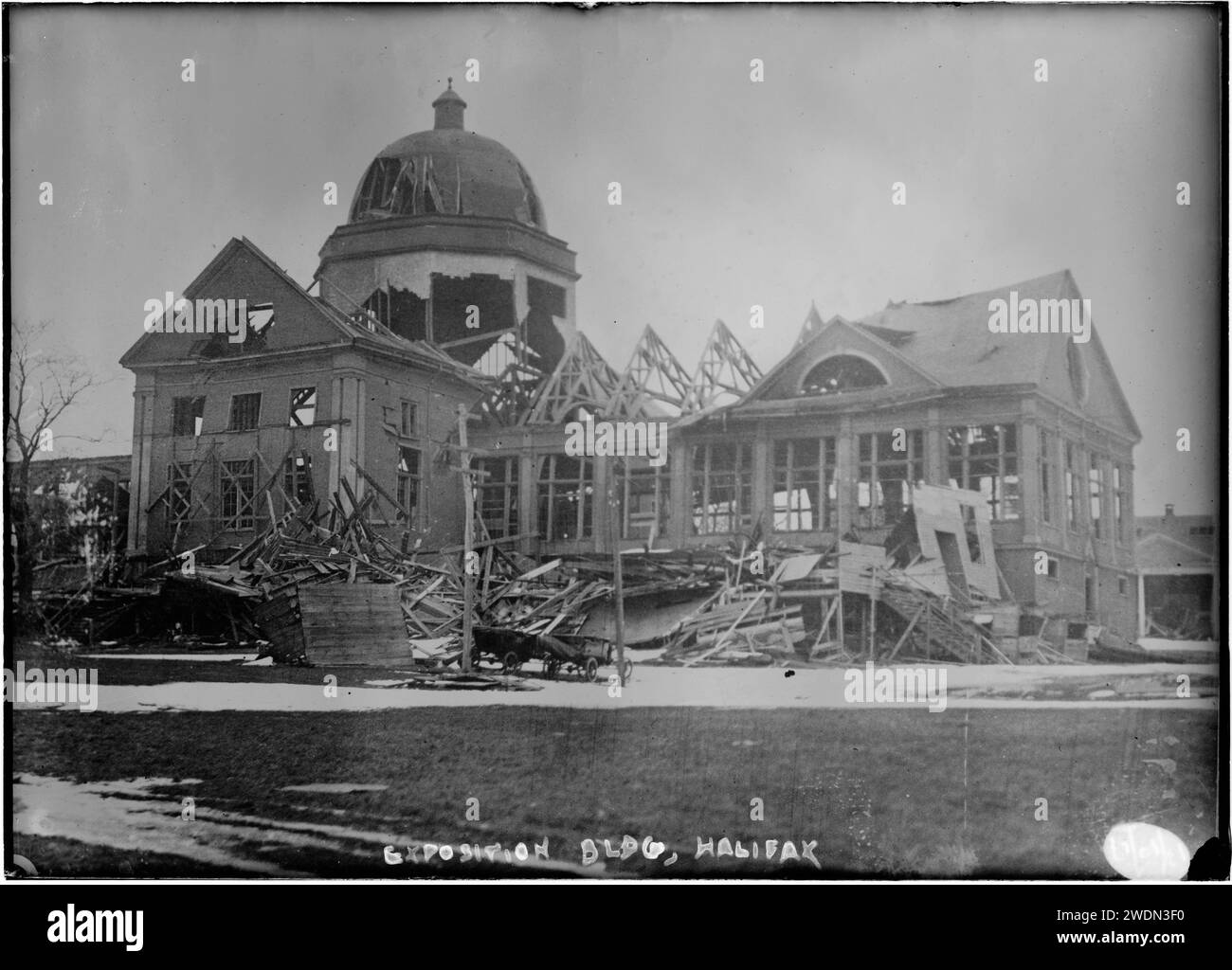 Damaged building following the December 6, 1917 Halifax Explosion Stock ...