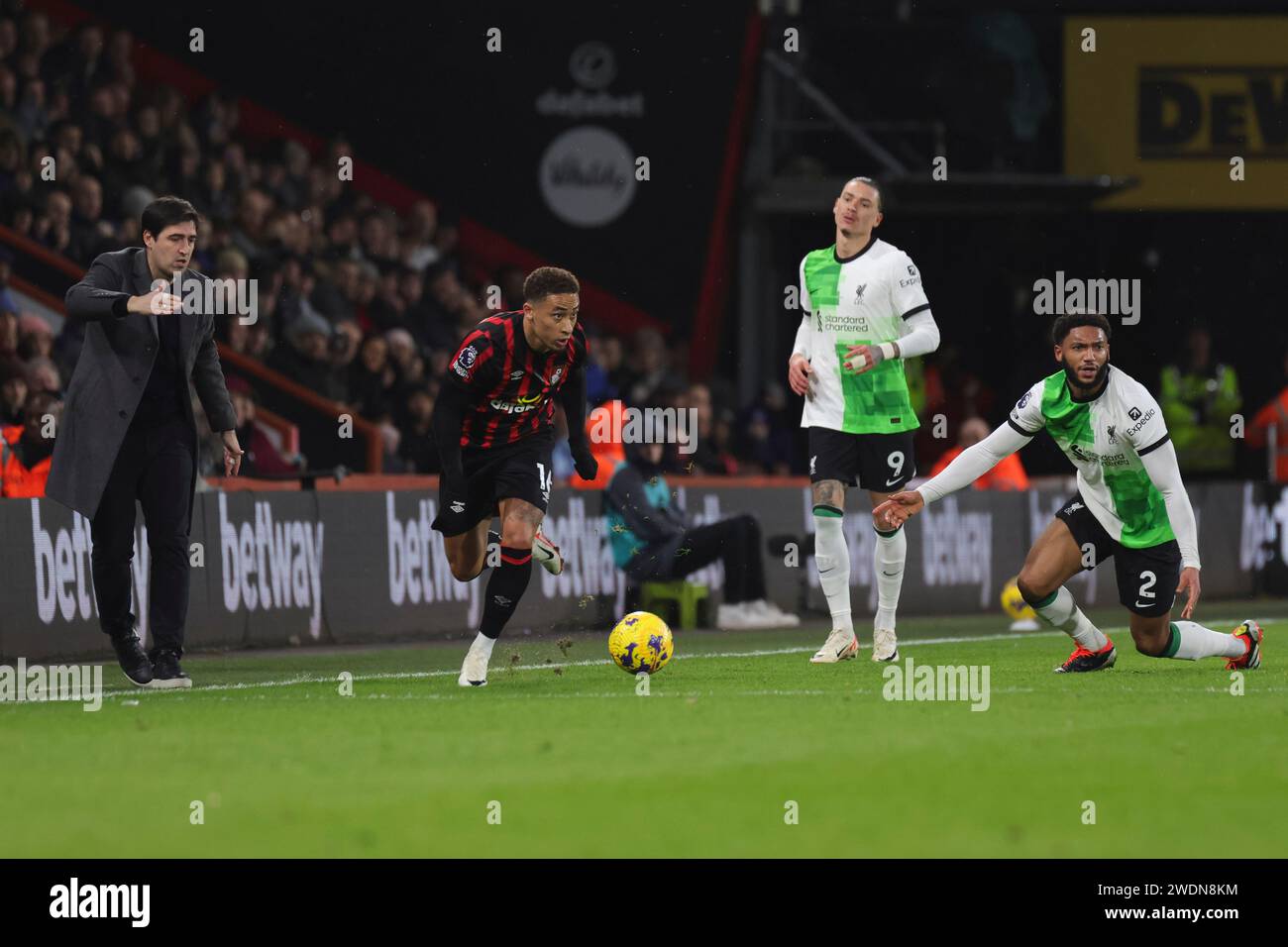 Vitality Stadium, Boscombe, Dorset, UK. 21st Jan, 2024. Premier League Football, AFC Bournemouth versus Liverpool; Marcus Tavernier of Bournemouth beats Gomez of Liverpool and brings the ball forward Credit: Action Plus Sports/Alamy Live News Stock Photo