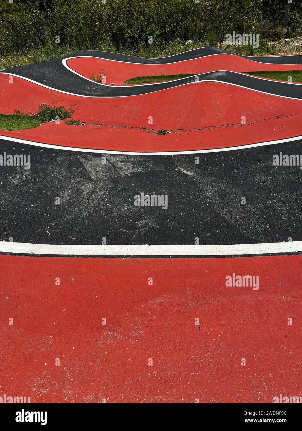 Pumptrack elevation: Dynamic black and red circuit showcasing thrilling contours and challenges Stock Photo