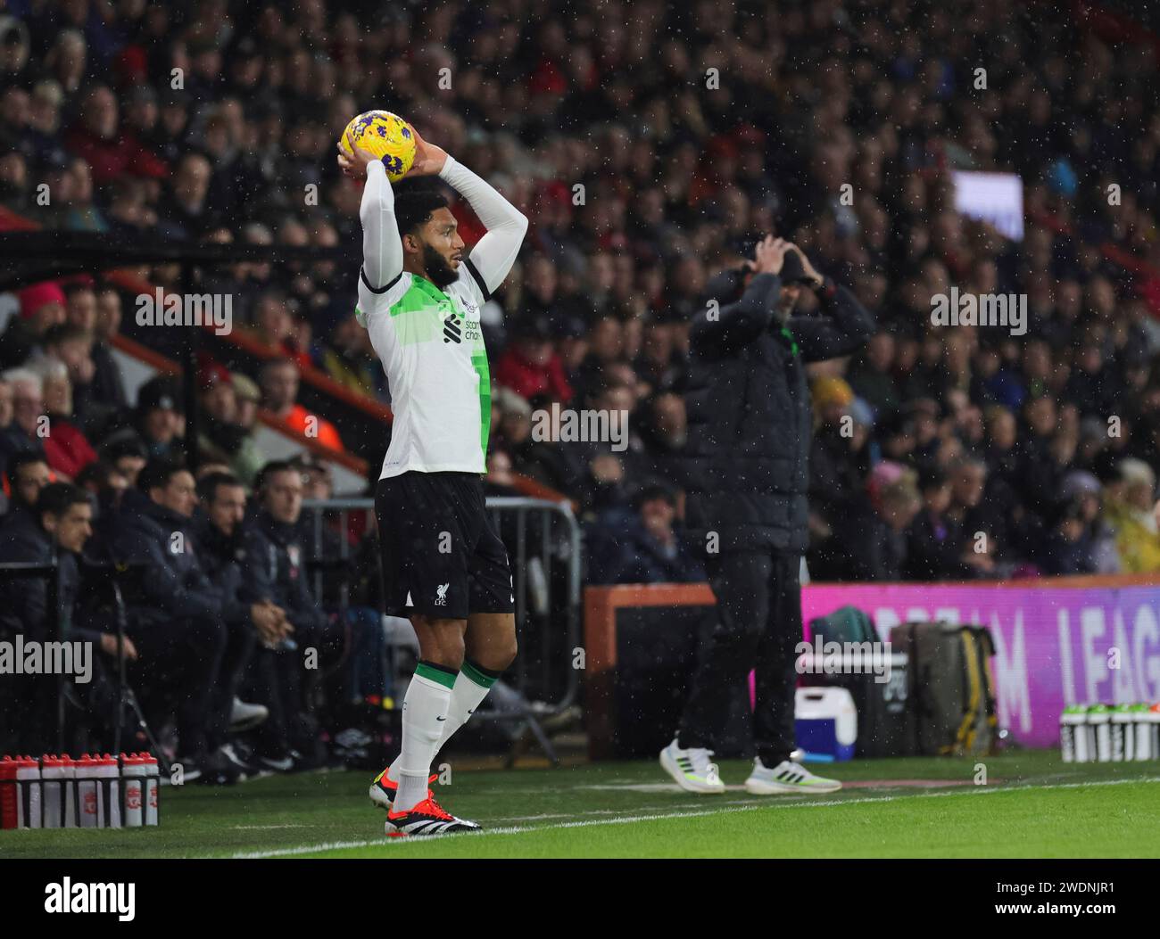 Vitality Stadium, Boscombe, Dorset, UK. 21st Jan, 2024. Premier League Football, AFC Bournemouth versus Liverpool; Gomez of Liverpool takes a throw-in in front of manager Klopp Credit: Action Plus Sports/Alamy Live News Stock Photo