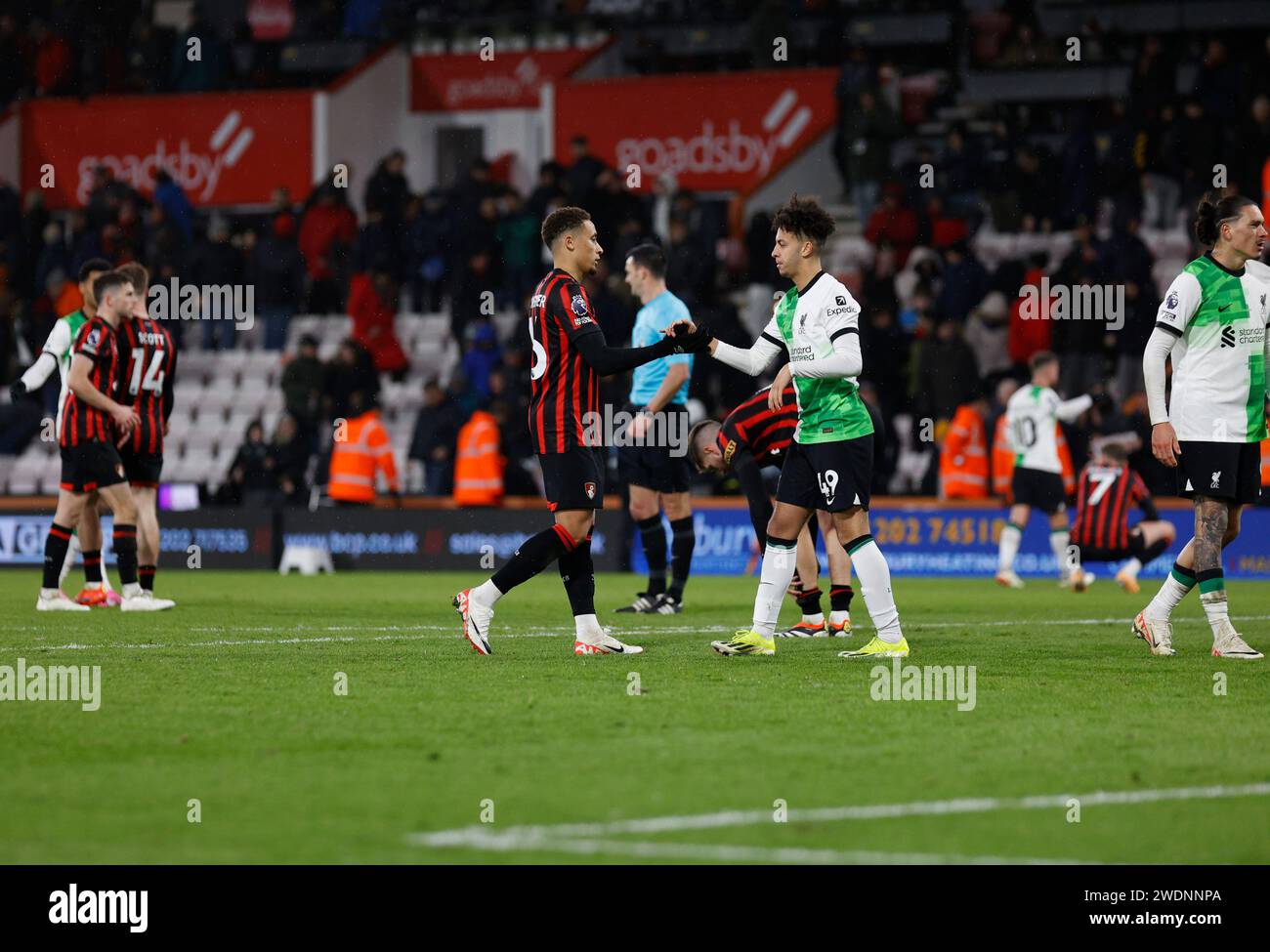 Vitality Stadium, Boscombe, Dorset, UK. 21st Jan, 2024. Premier League Football, AFC Bournemouth versus Liverpool; Gordon of Liverpool shakes hands with Kelly of Bournemouth at games end Credit: Action Plus Sports/Alamy Live News Stock Photo