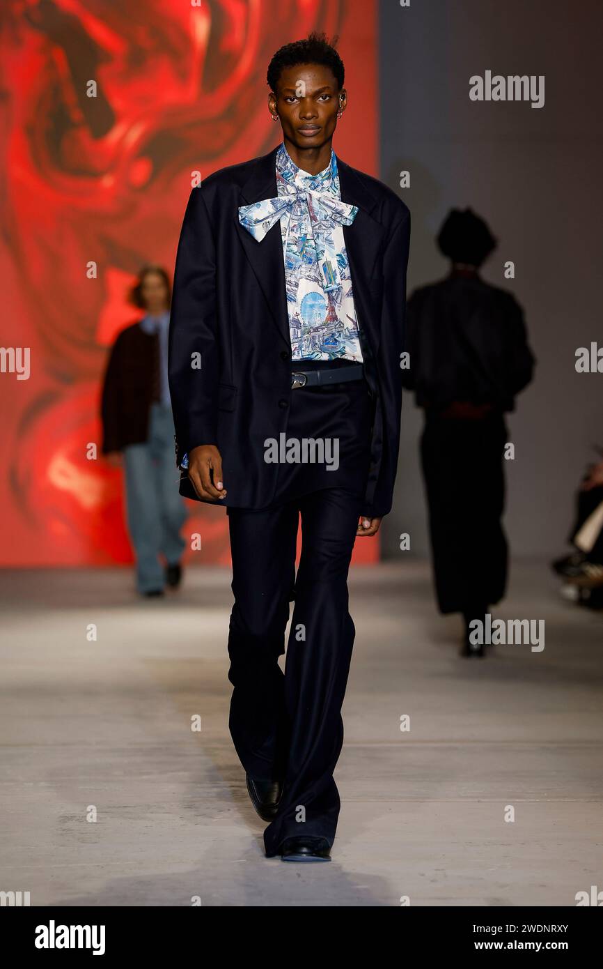 Paris, France. 21st Jan, 2024. WOOYOUNGMI Fall/Winter 20242025 Runway