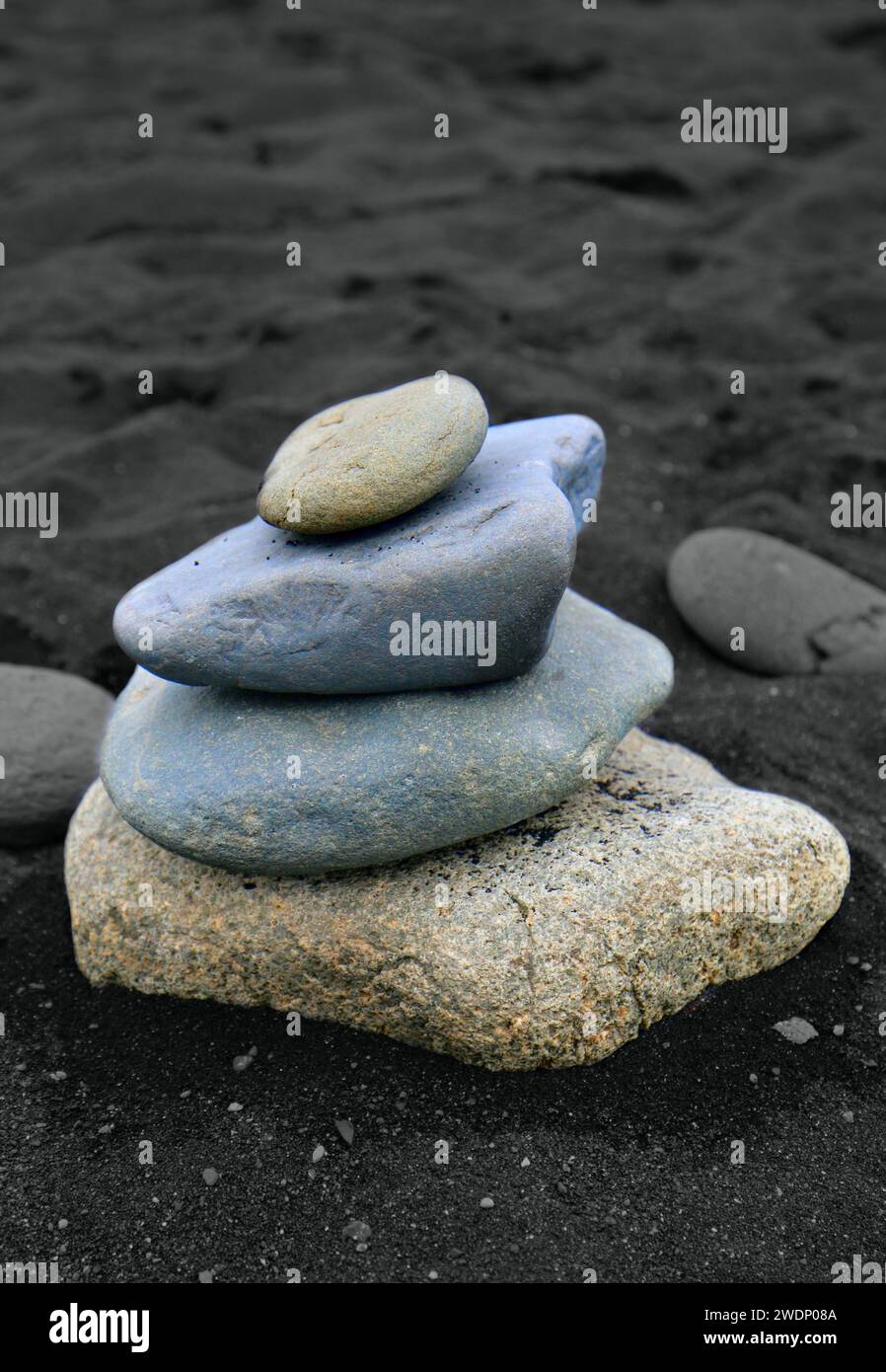 Black stacked rocks hi-res stock photography and images - Alamy