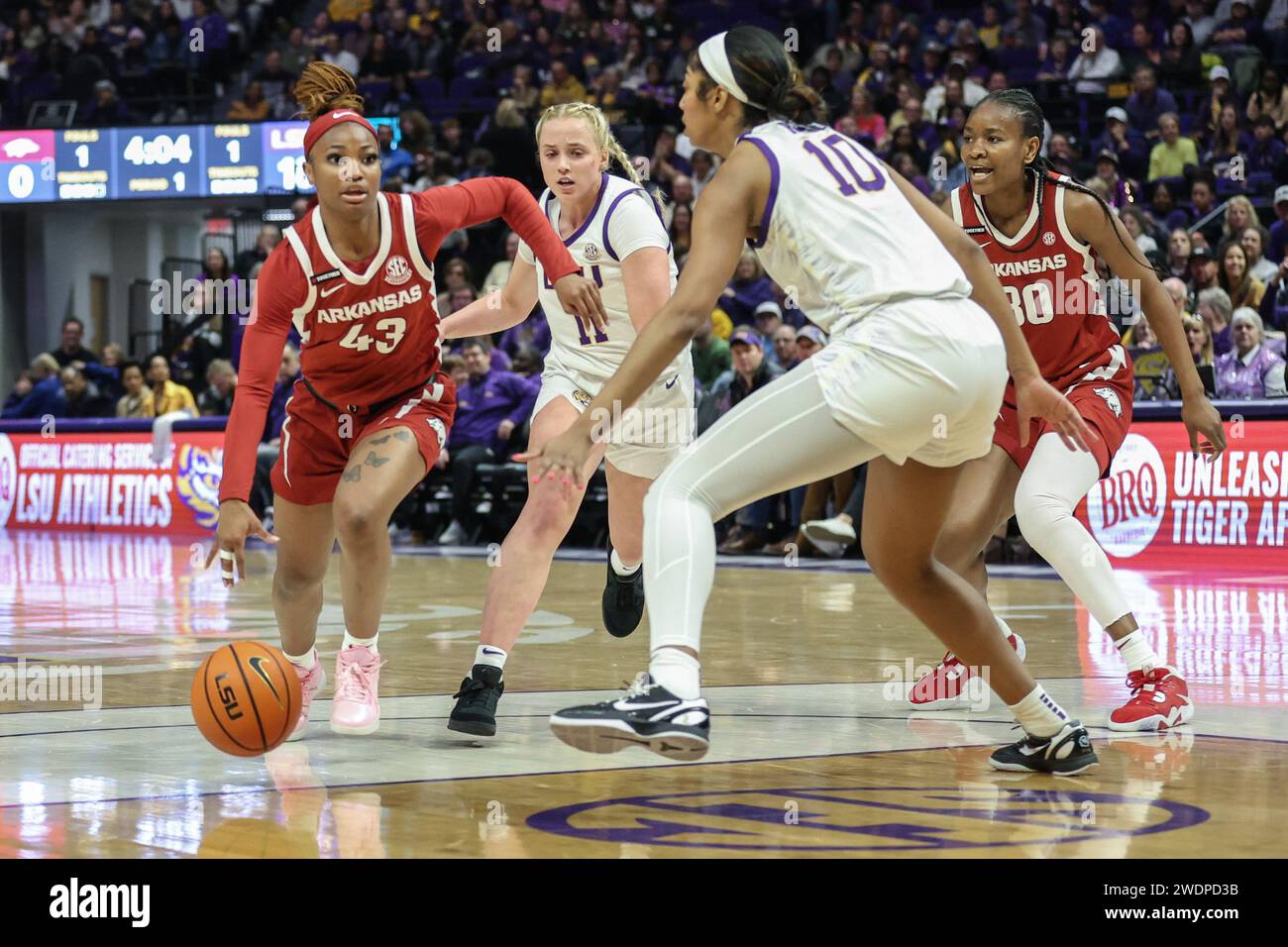 Baton Rouge, LA, USA. 21st Jan, 2024. Arkansas' Makayla Daniels (34) drives the ball past LSU defenders Angel Reese (10) and Hailey Van Lith (11) during NCAA Women's Basketball game action between the Arkansas Razorbacks and the LSU Tigers at the Pete Maravich Assembly Center in Baton Rouge, LA. Jonathan Mailhes/CSM/Alamy Live News Stock Photo