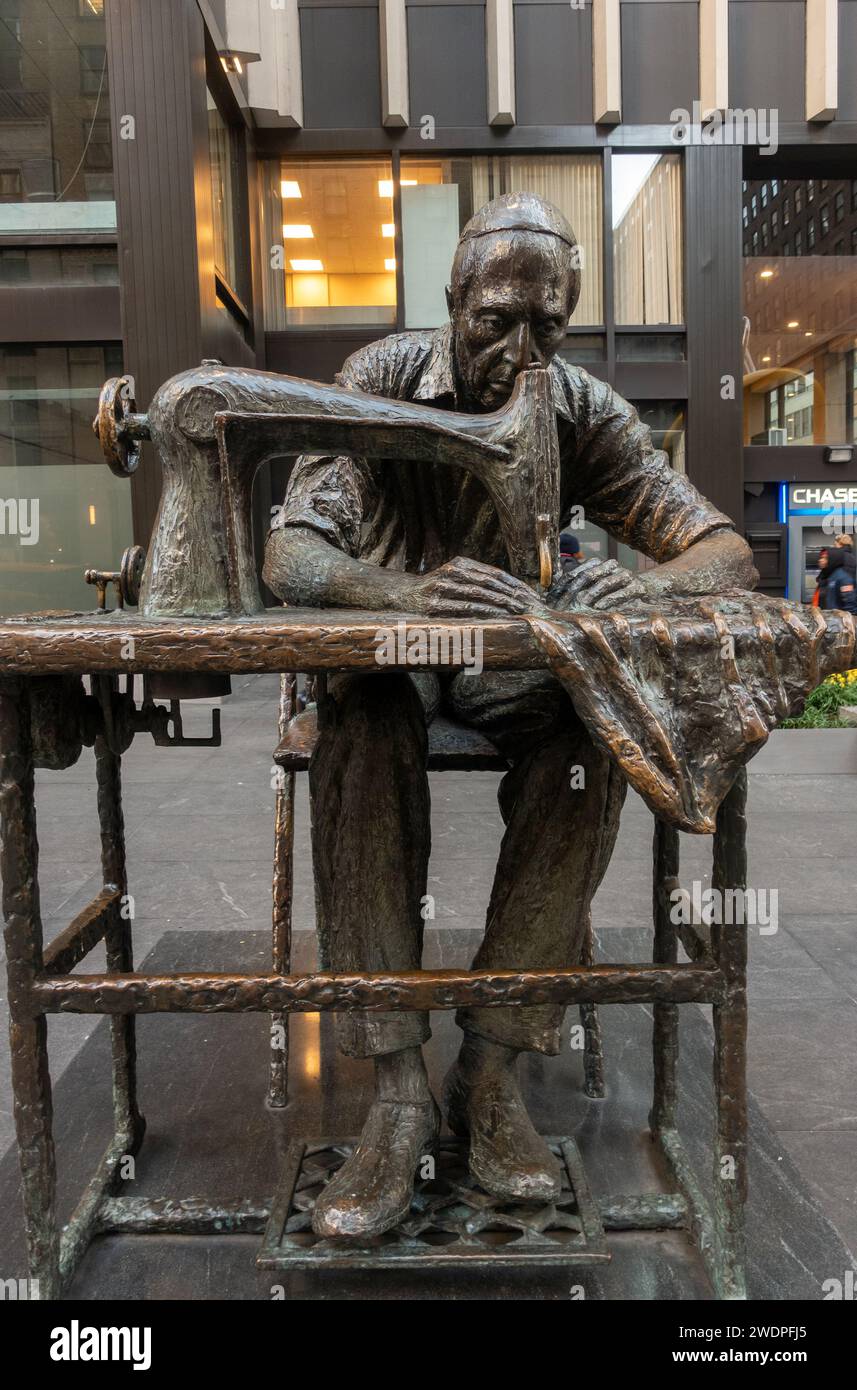 Sewing on a sewing machine hires stock photography and images Alamy