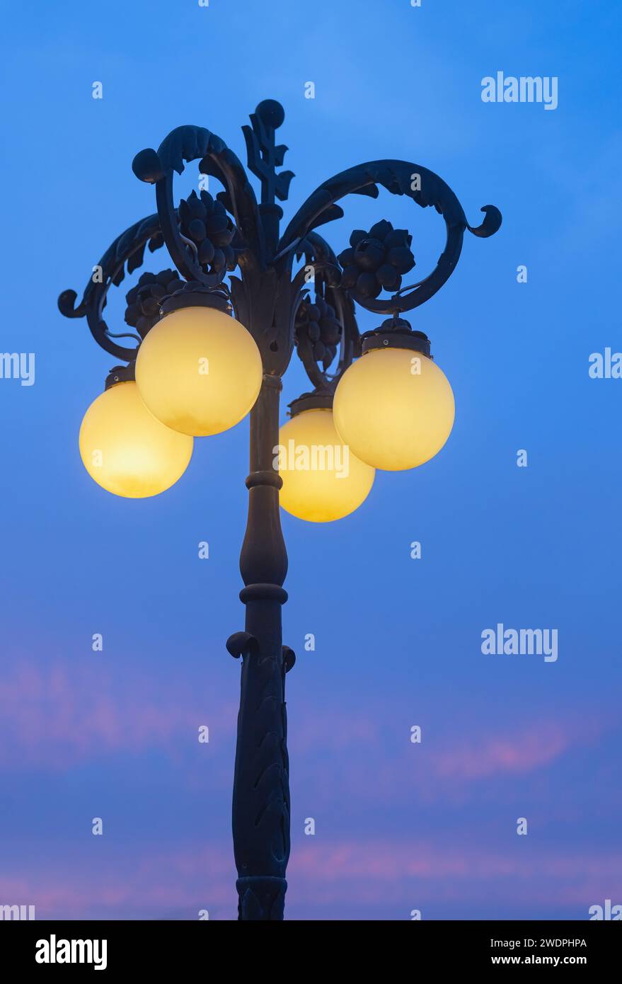 People light sky lanterns hi-res stock photography and images - Alamy