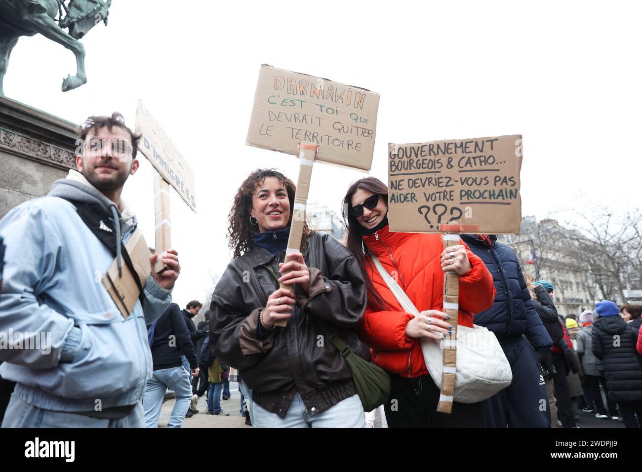 Paris, France. 21st Jan, 2024. Demonstrators holding placards with messages agaisnt the immigration law. Demonstration against the immigration law, Darmanin s law, to control immigration, improve Integration, on January 21, 2024 in Paris, France. Photo by Christophe Michel/ABACAPRESS.COM Credit: Abaca Press/Alamy Live News Stock Photo