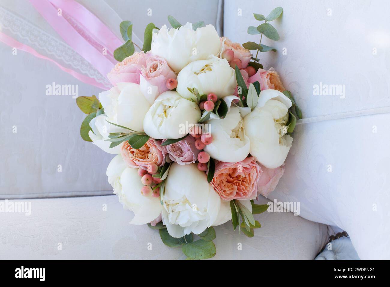 wedding bouquet, white peony and david austin Stock Photo - Alamy