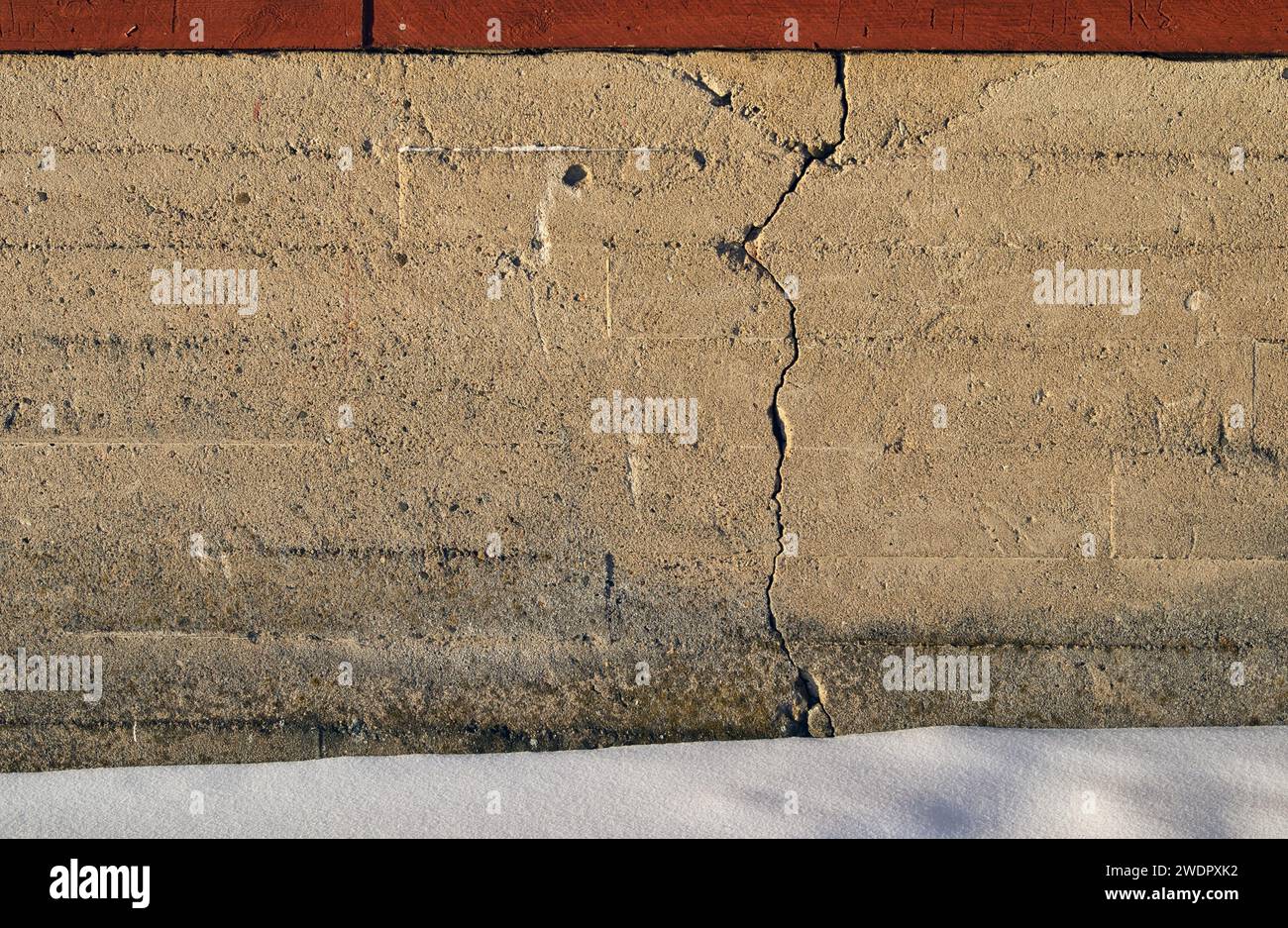 Crack in the foundation of the house Stock Photo - Alamy