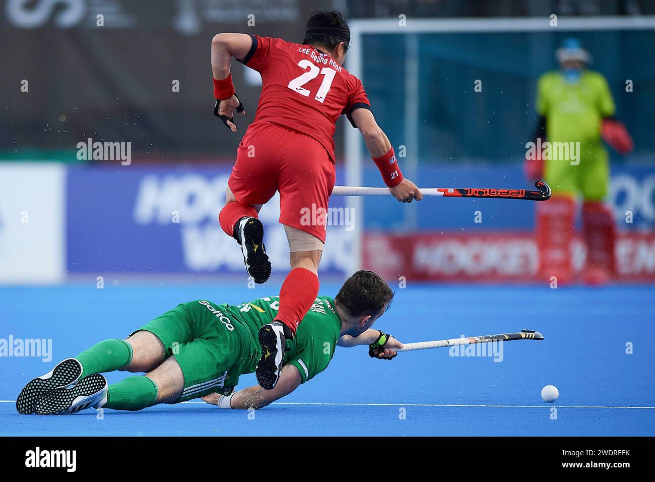 Valencia, Spain. 21st Jan, 2024. Jeremy Duncan (bottom) of Ireland vies