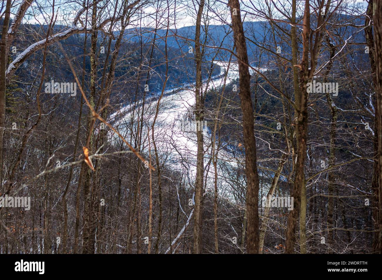 The Bouchoux Trail near Long Eddy NY is a 5.5-mile hiking path that hugs the Delaware River, photographed under a few inches of snow during the winter Stock Photo