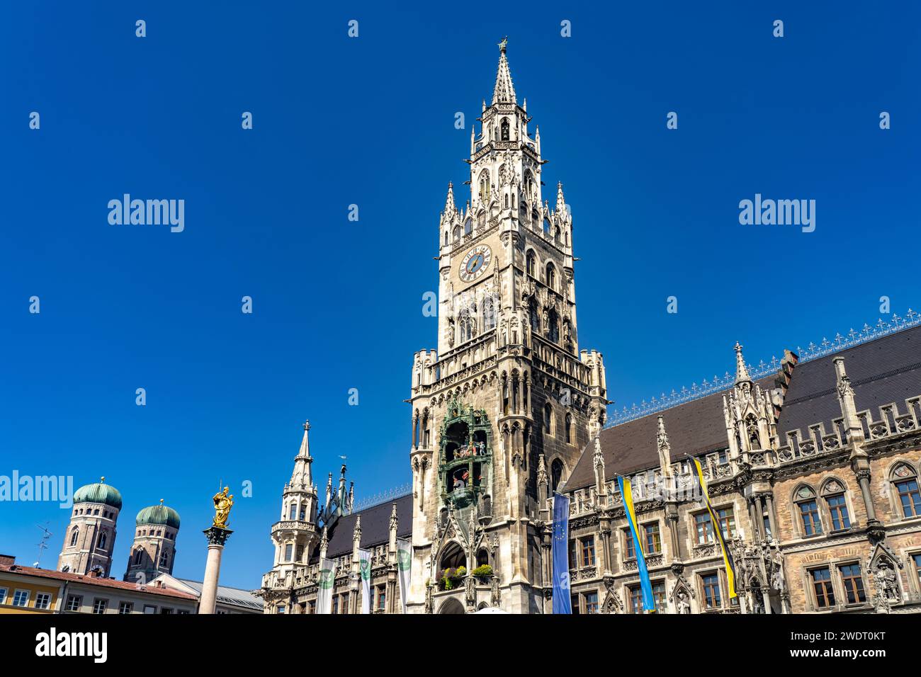 Das neue Rathaus in Muenchen, Bayern, Deutschland  |  The New Town Hall in Munich, Bavaria, Germany Stock Photo